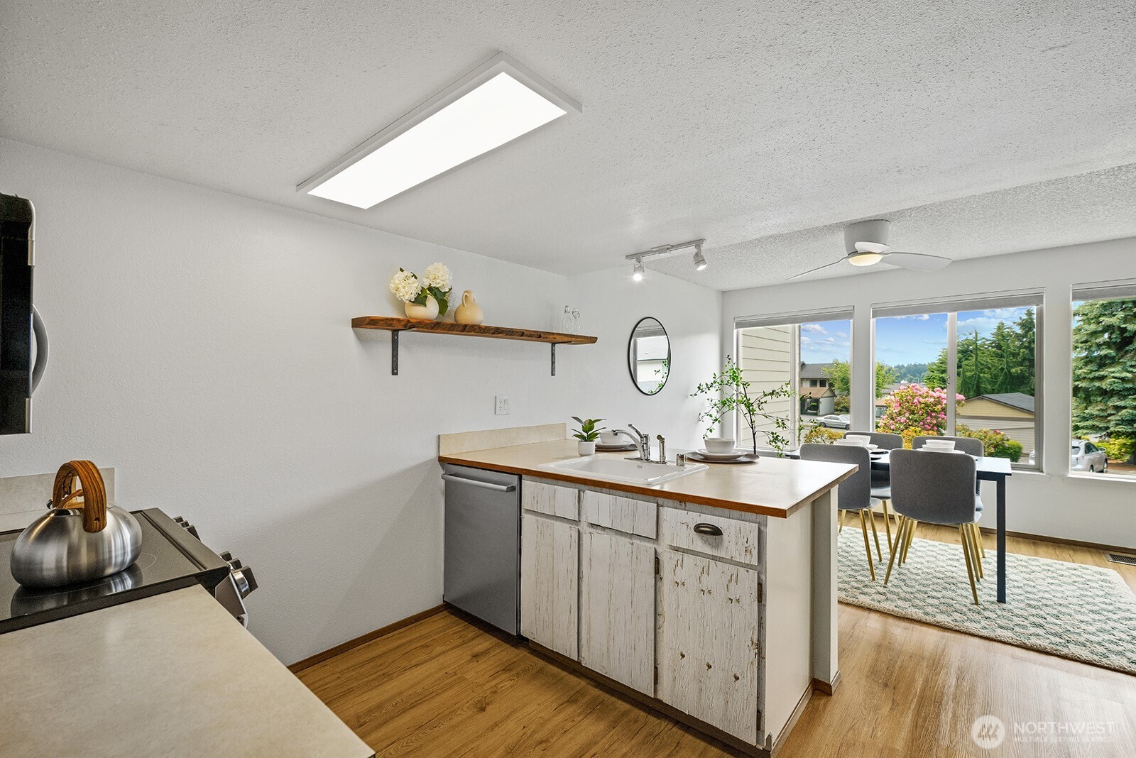 23403 Lake View Drive Unit: I202