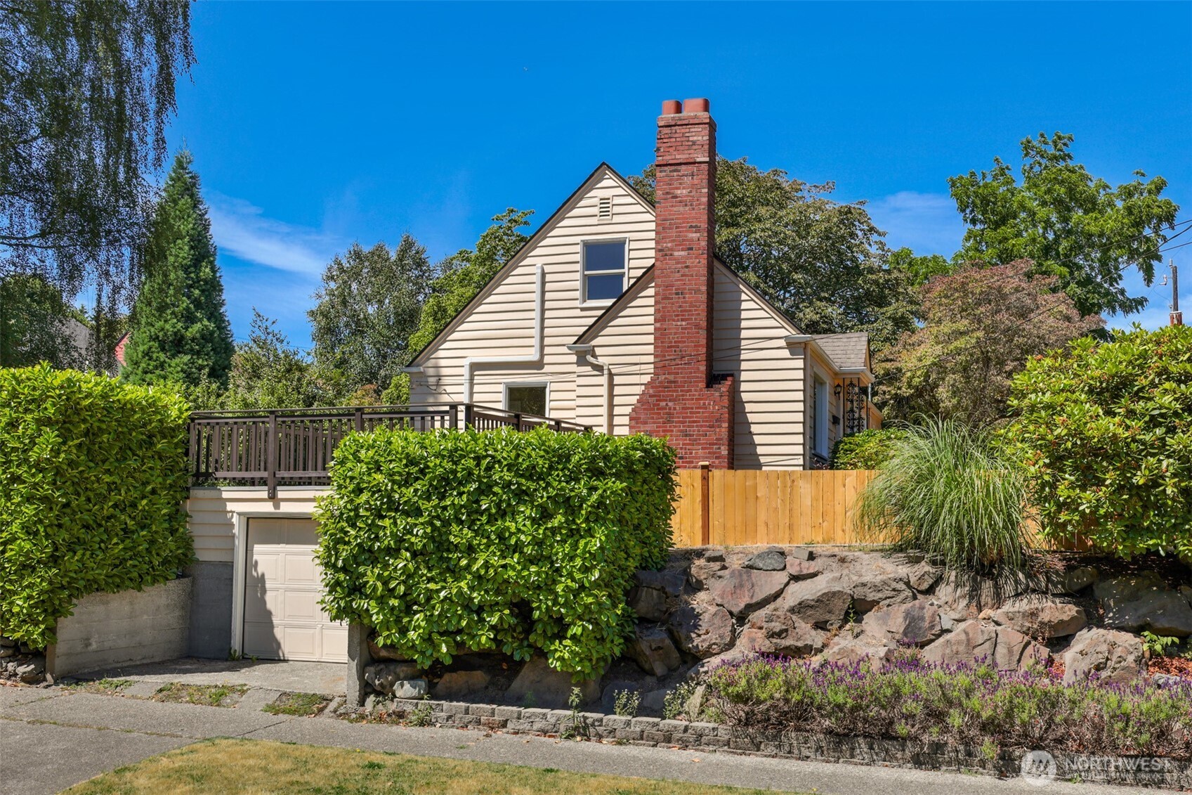 6203 39th Avenue NE