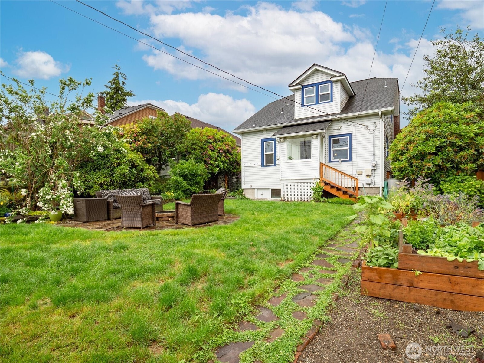 3607 Hoyt Avenue