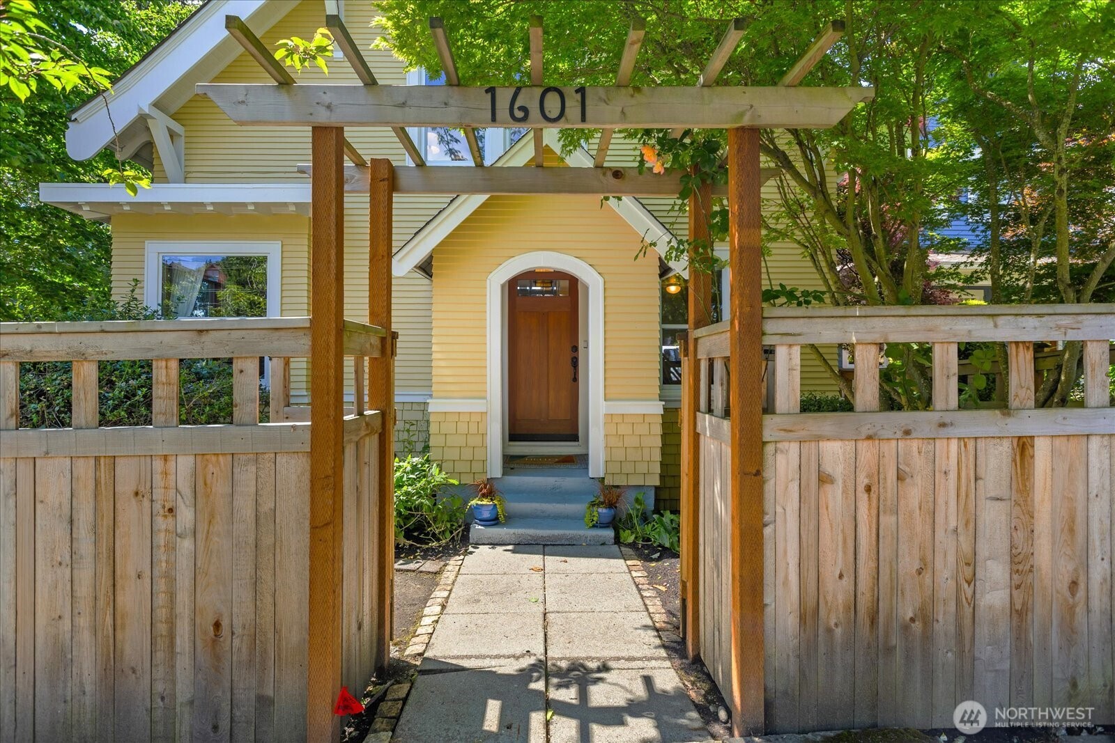 1601 10th Avenue W