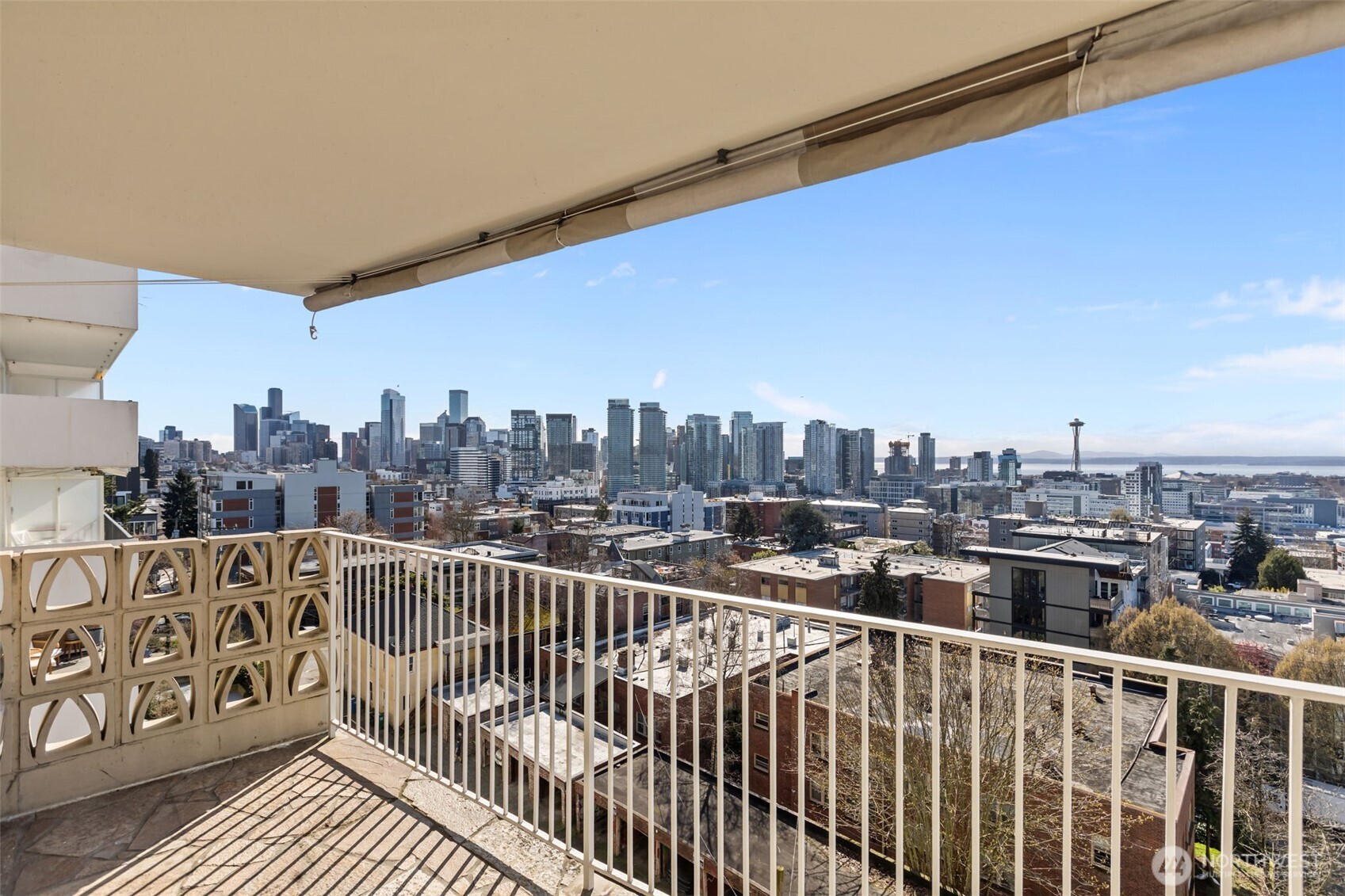 525 Belmont Avenue E Unit: 7A
