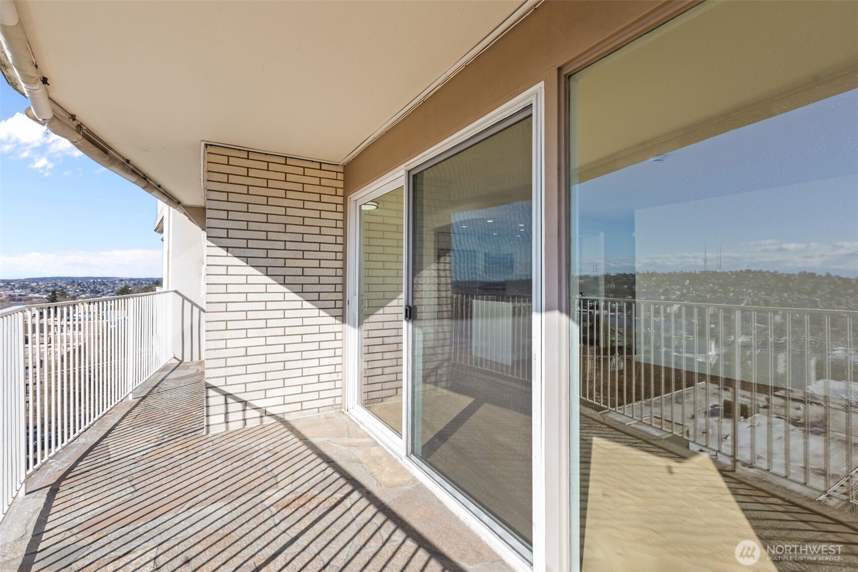 525 Belmont Avenue E Unit: 7A