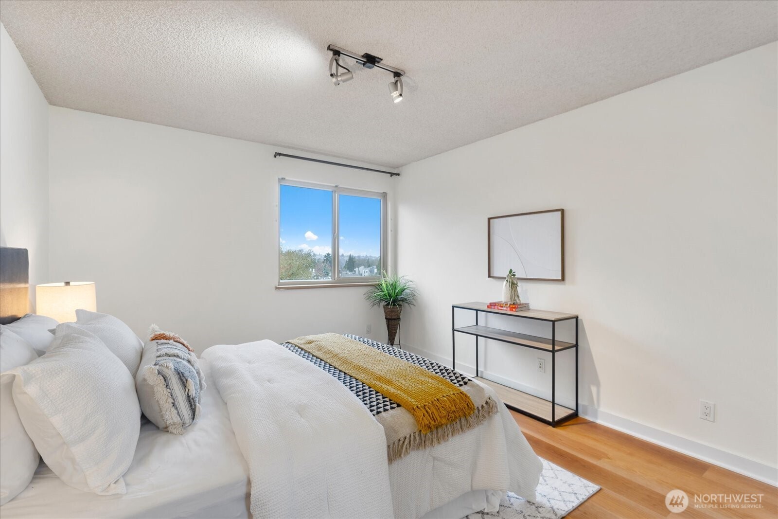 732 11th Avenue E Unit: 404