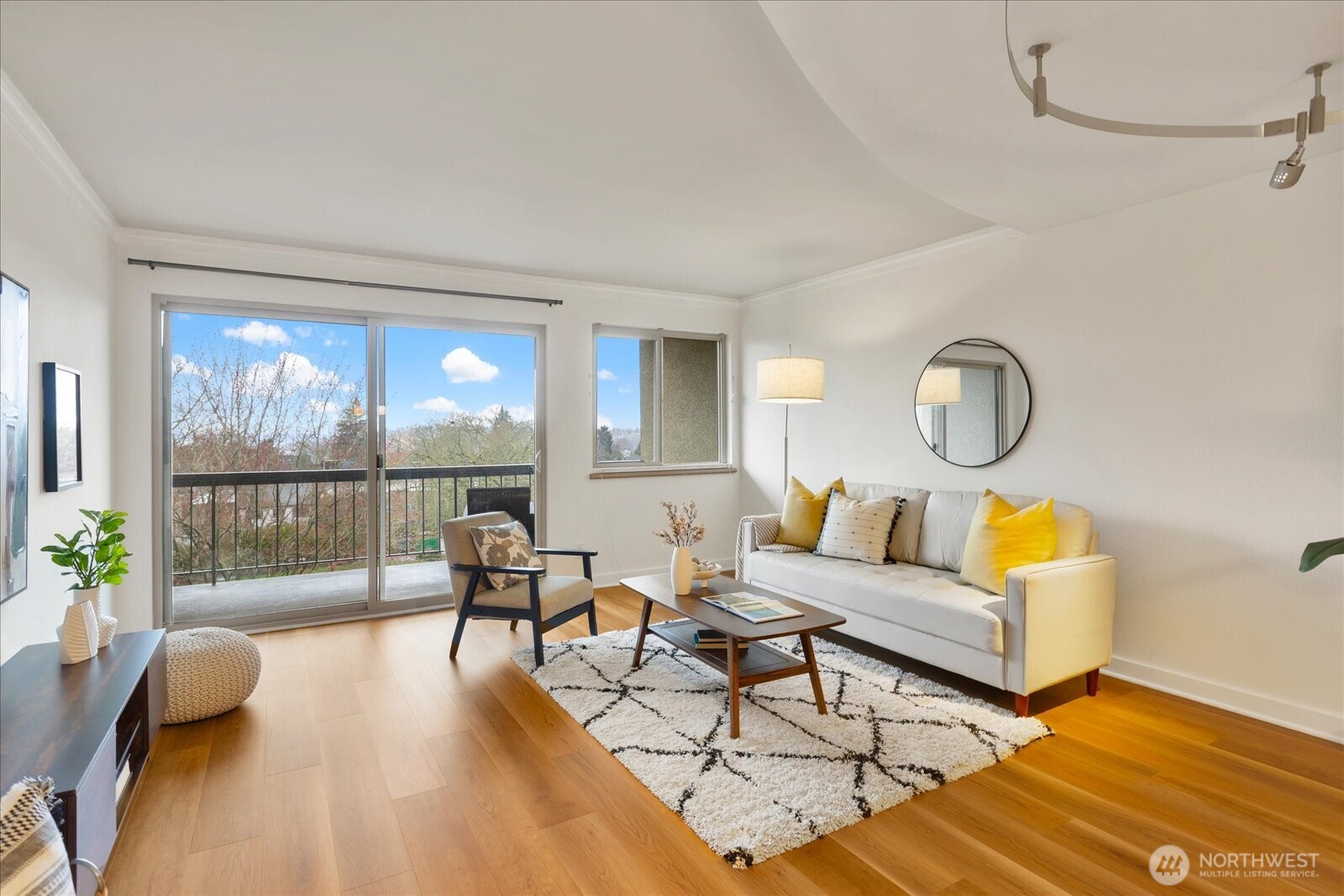 732 11th Avenue E Unit: 404