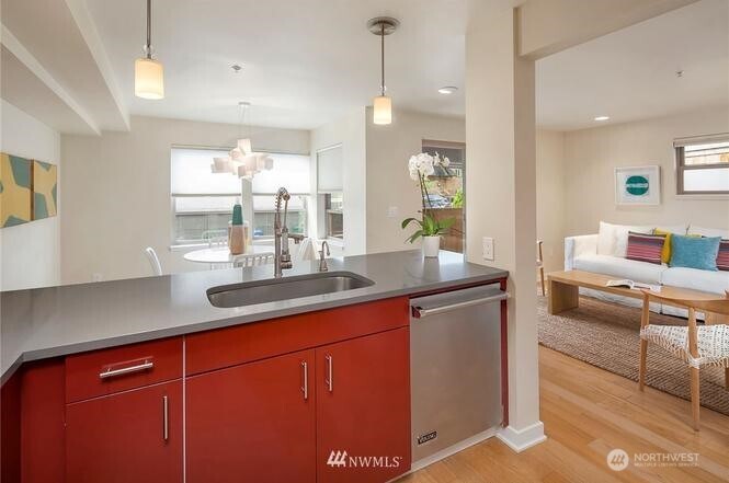 2009 Yale Avenue E Unit: 102