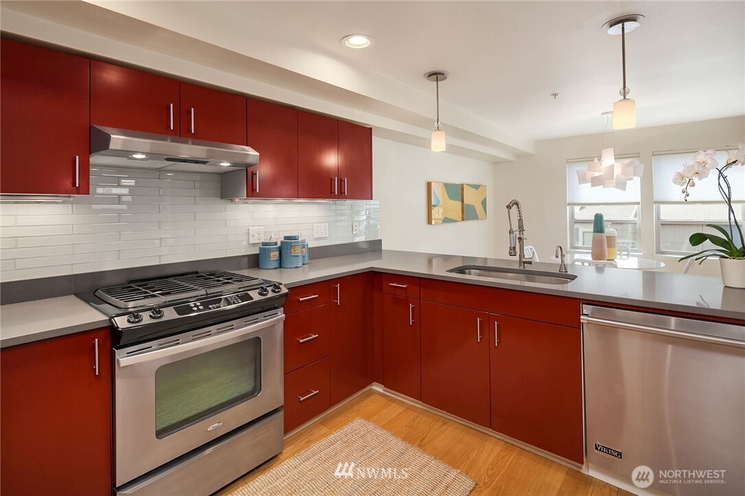 2009 Yale Avenue E Unit: 102