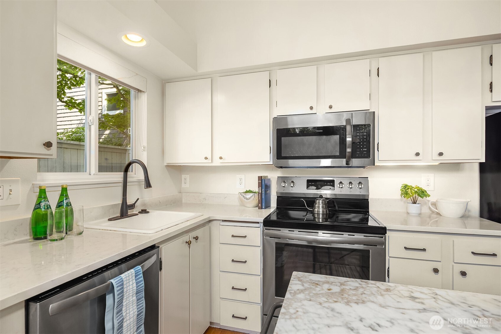 1915 42nd Avenue E Unit: 3