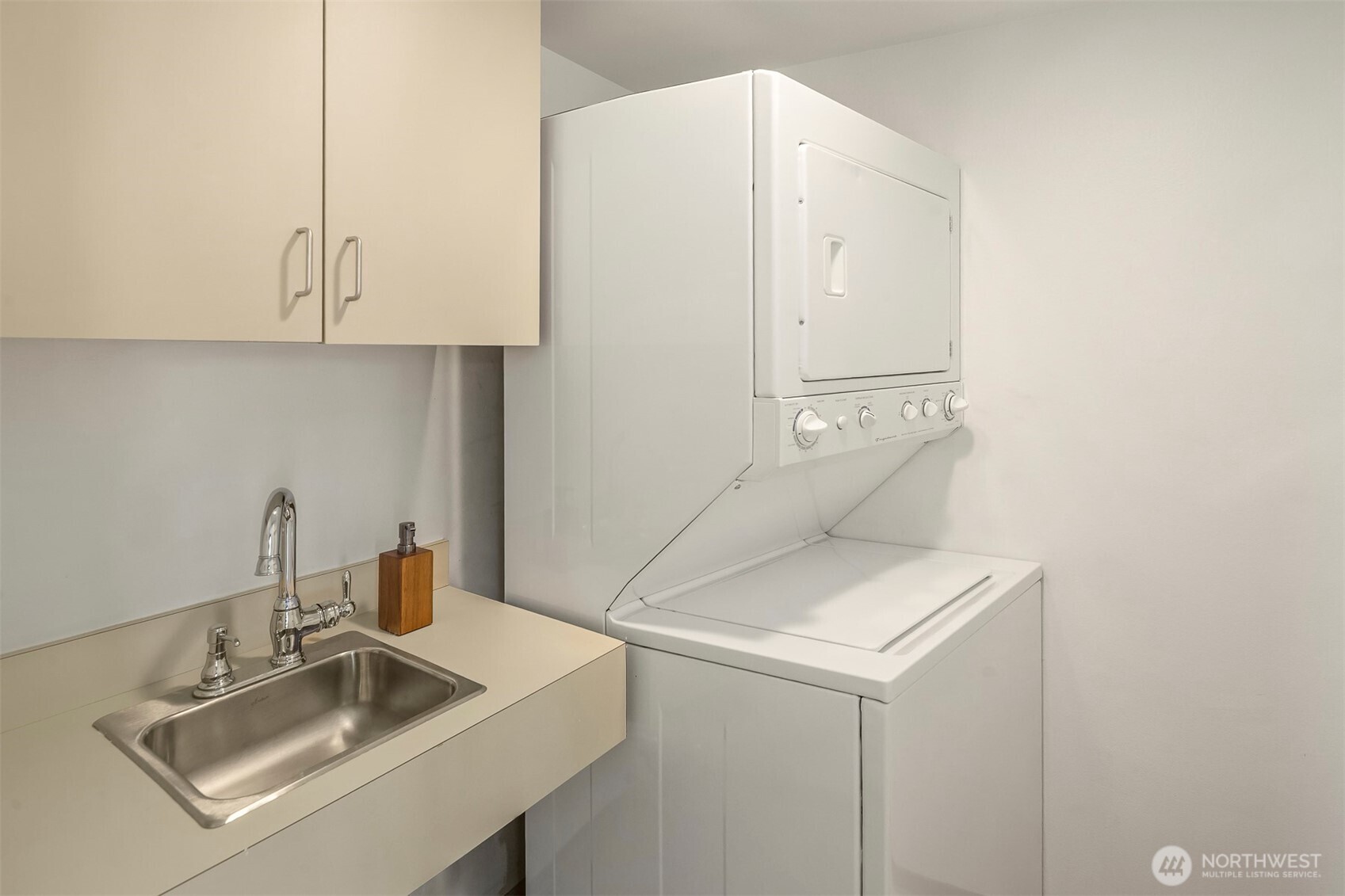 1101 Seneca Street Unit: 801
