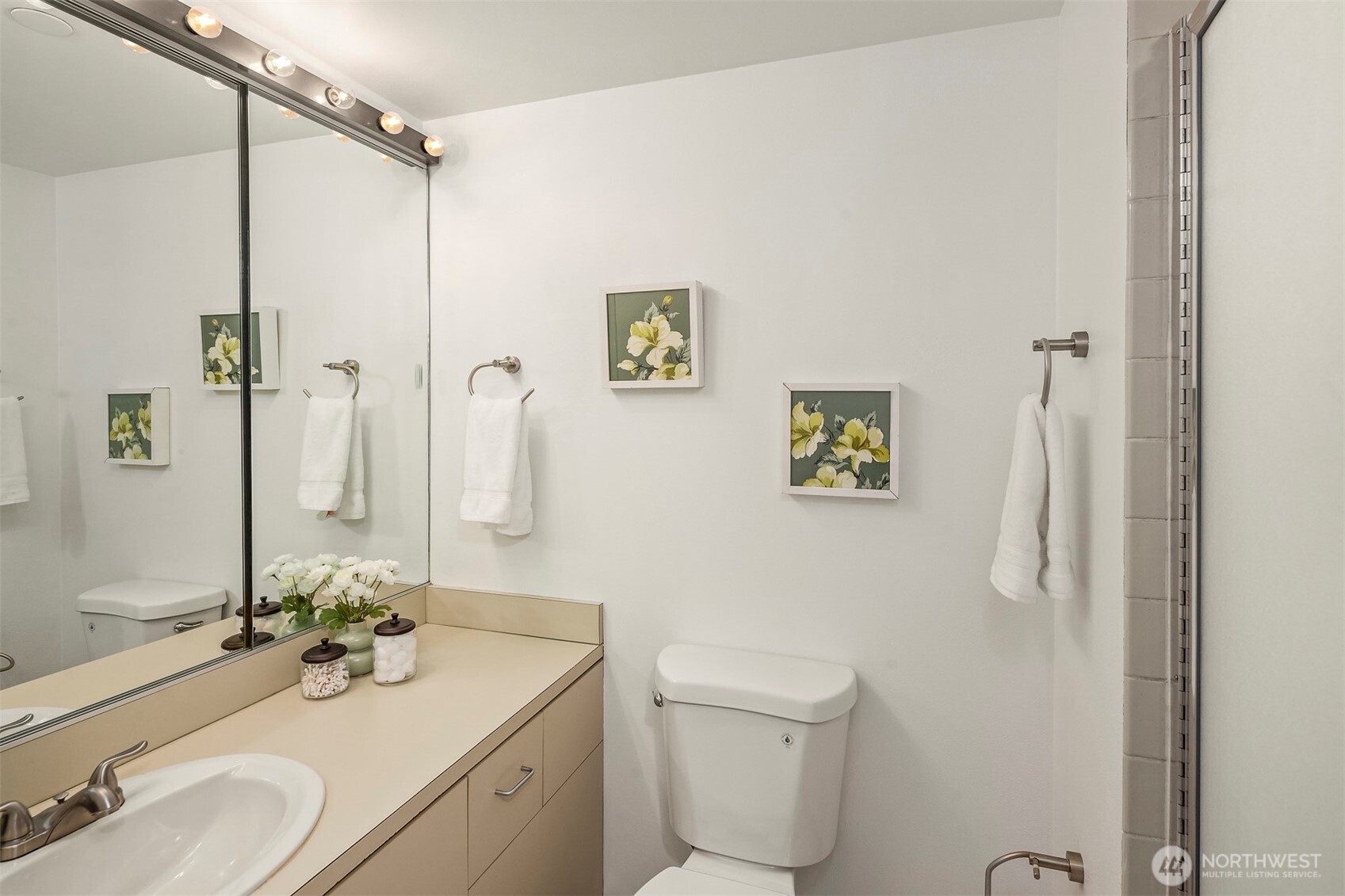 1101 Seneca Street Unit: 801