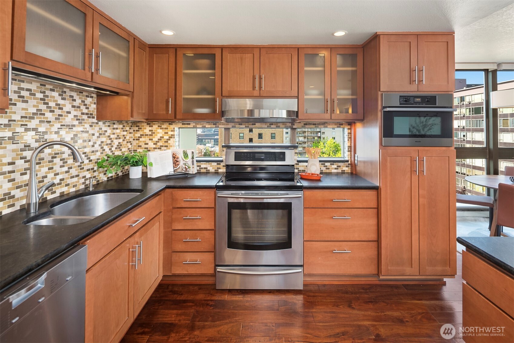 1101 Seneca Street Unit: 801