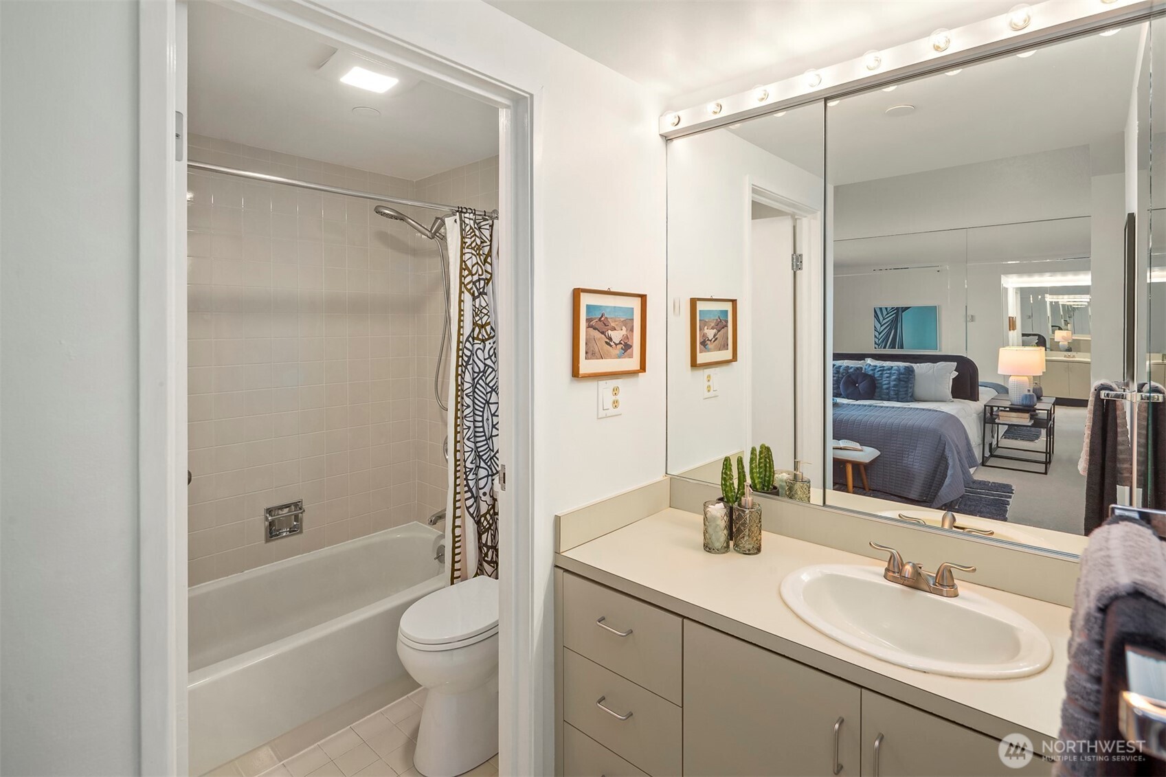 1101 Seneca Street Unit: 801