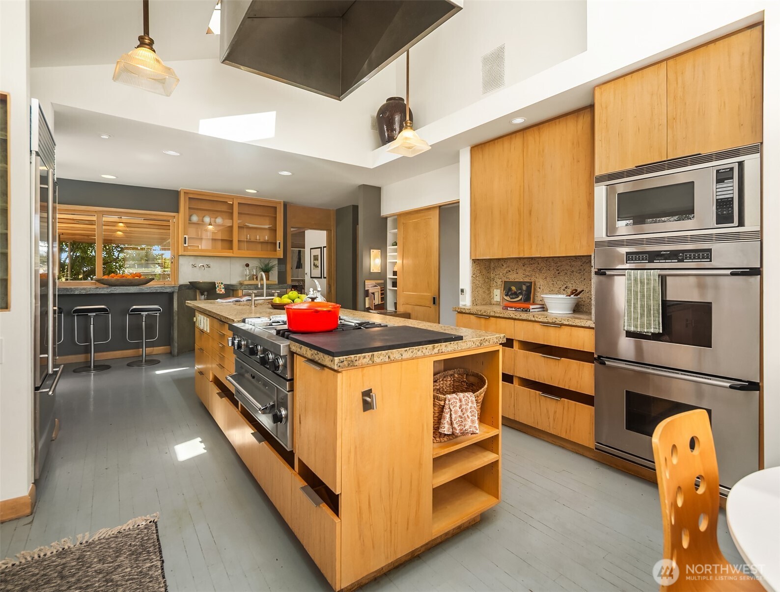3023 E Laurelhurst Drive NE