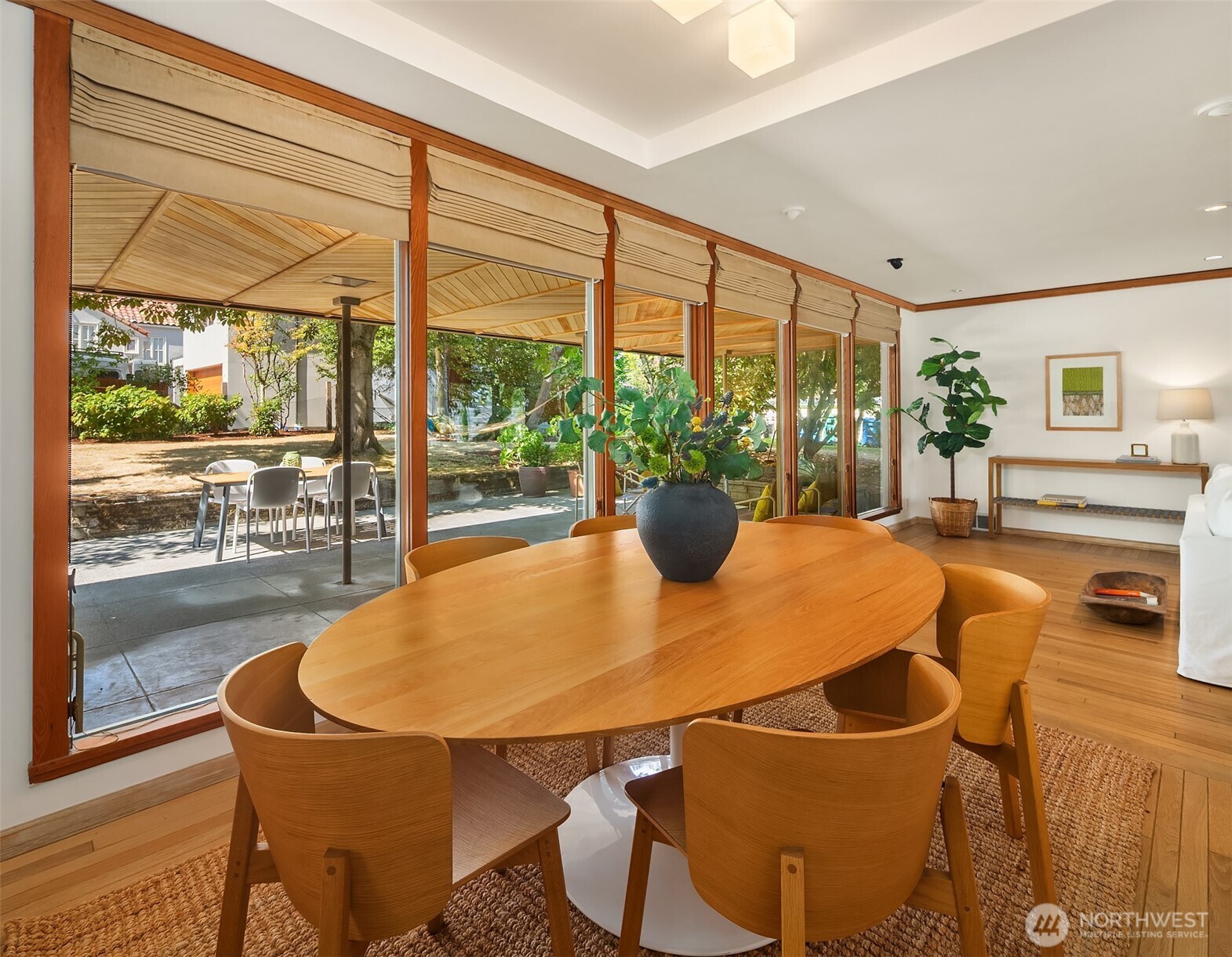 3023 E Laurelhurst Drive NE