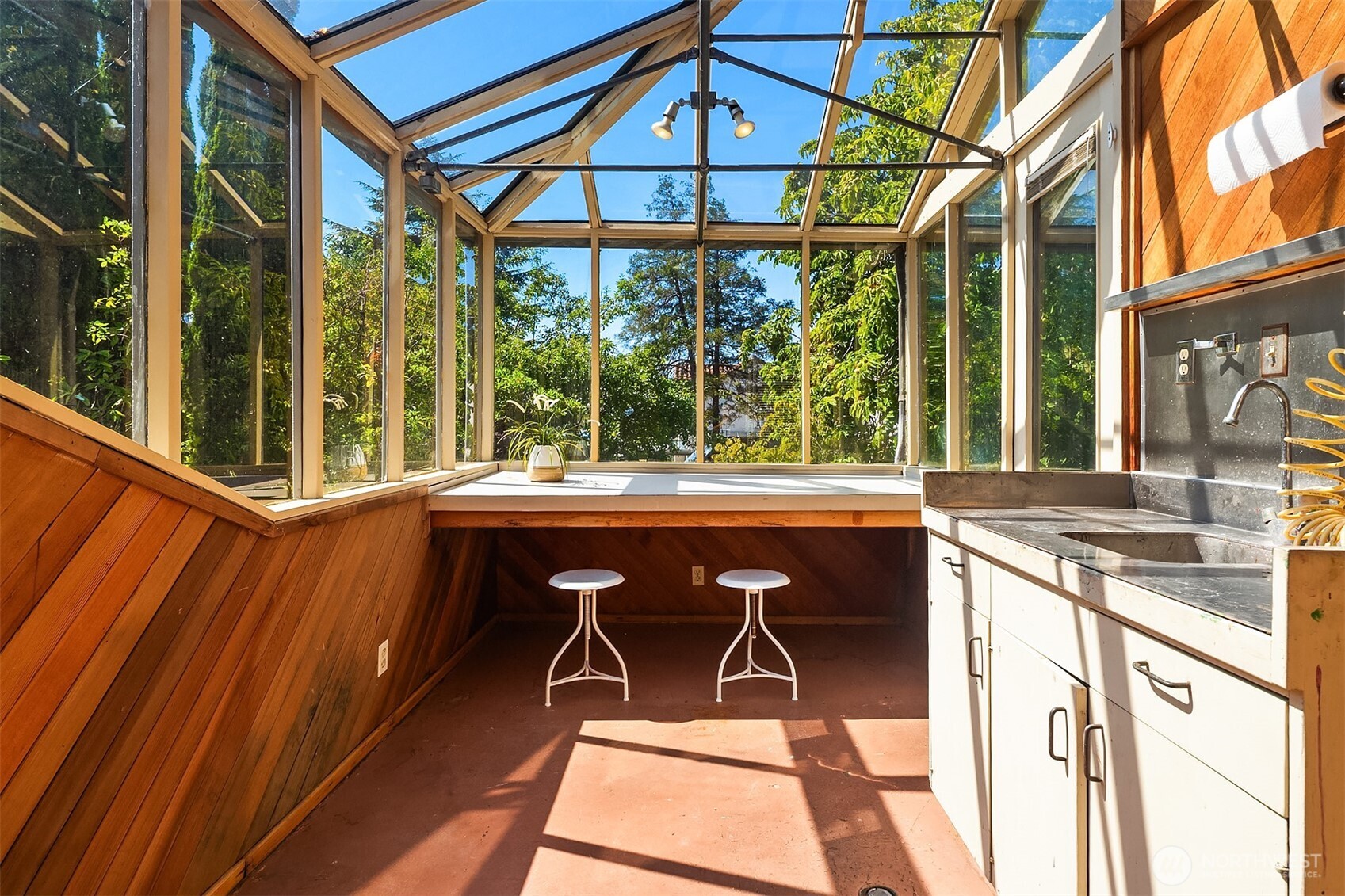 3023 E Laurelhurst Drive NE