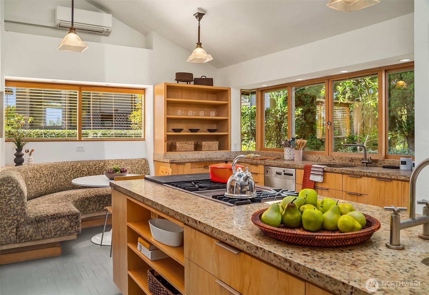 3023 E Laurelhurst Drive NE