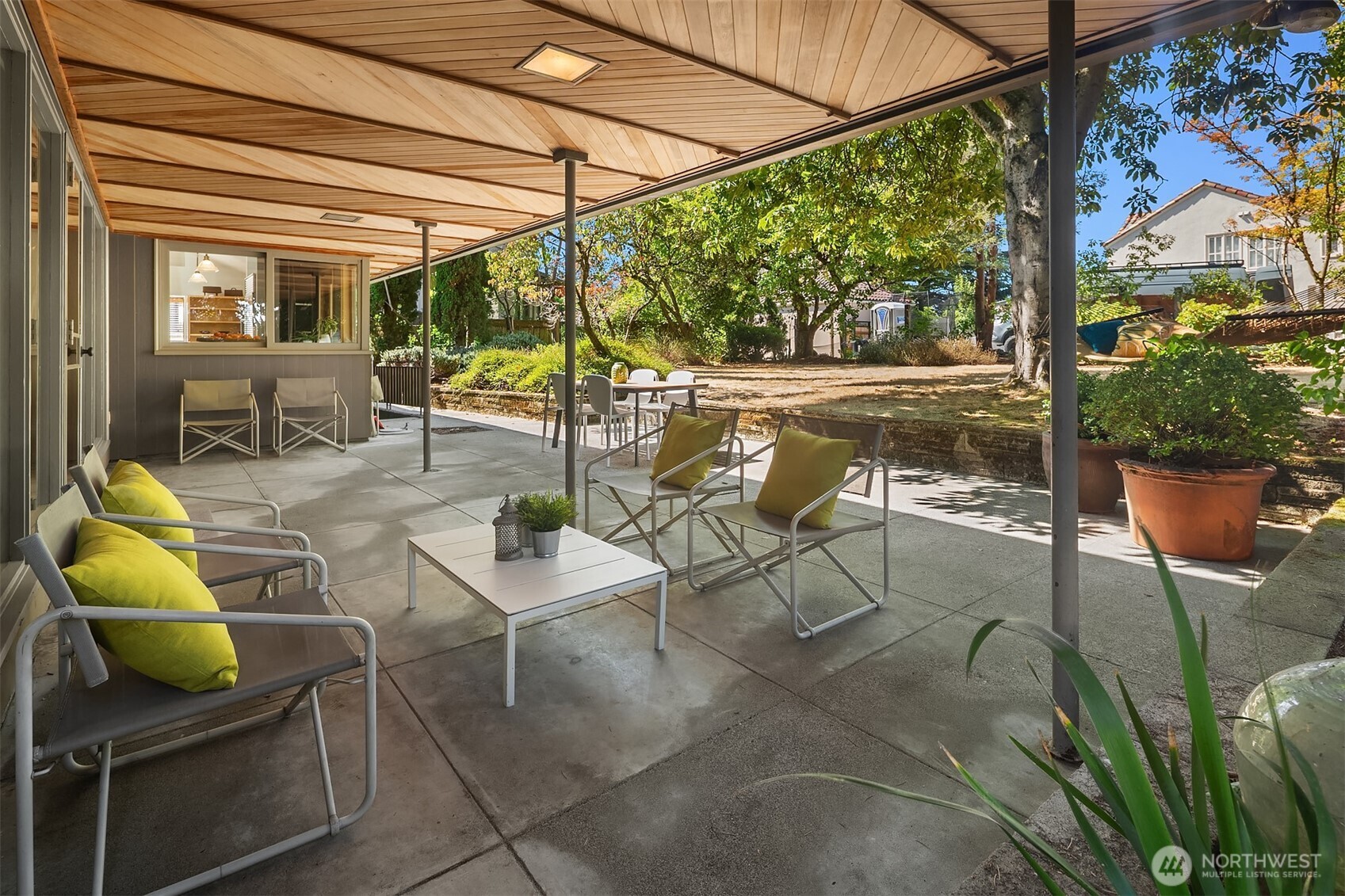 3023 E Laurelhurst Drive NE