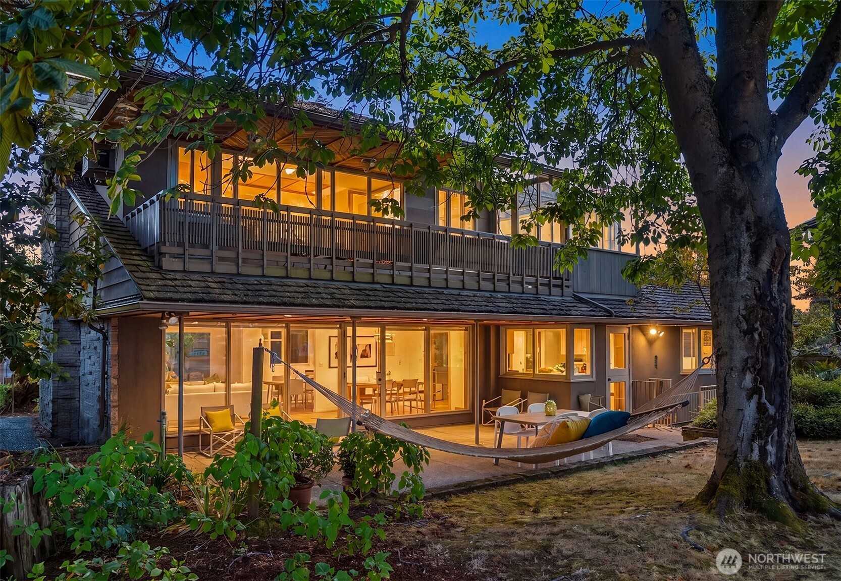 3023 E Laurelhurst Drive NE