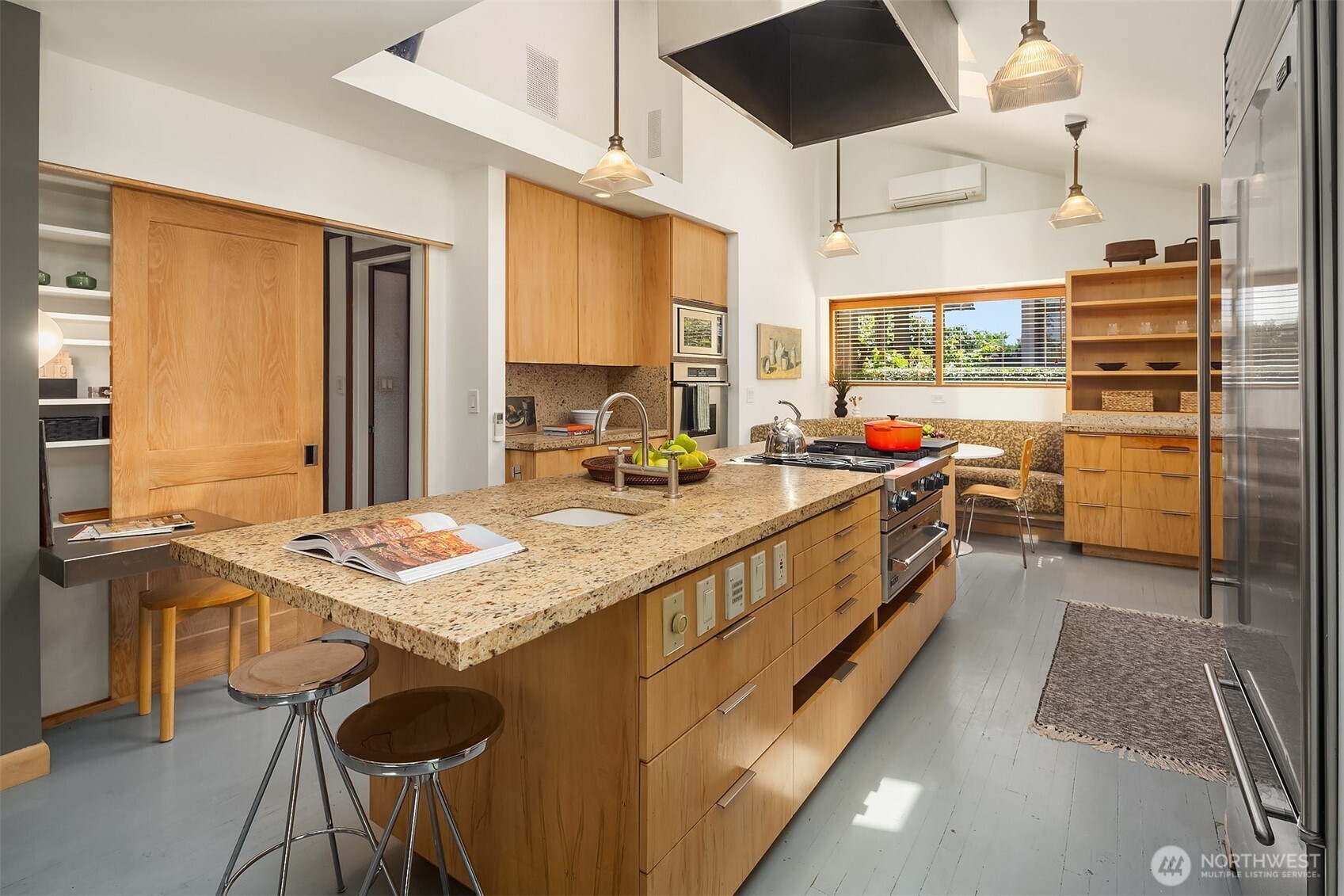3023 E Laurelhurst Drive NE