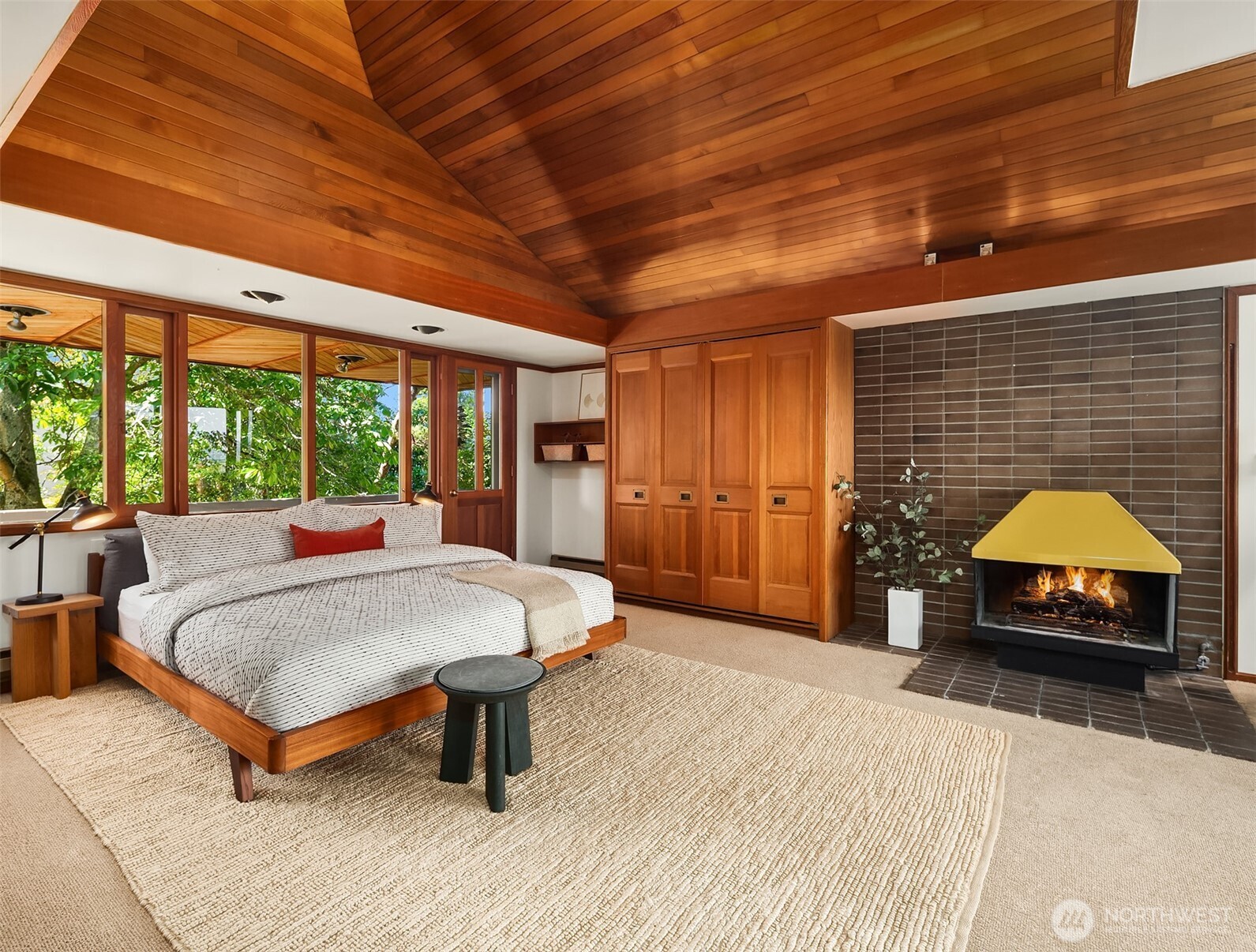 3023 E Laurelhurst Drive NE