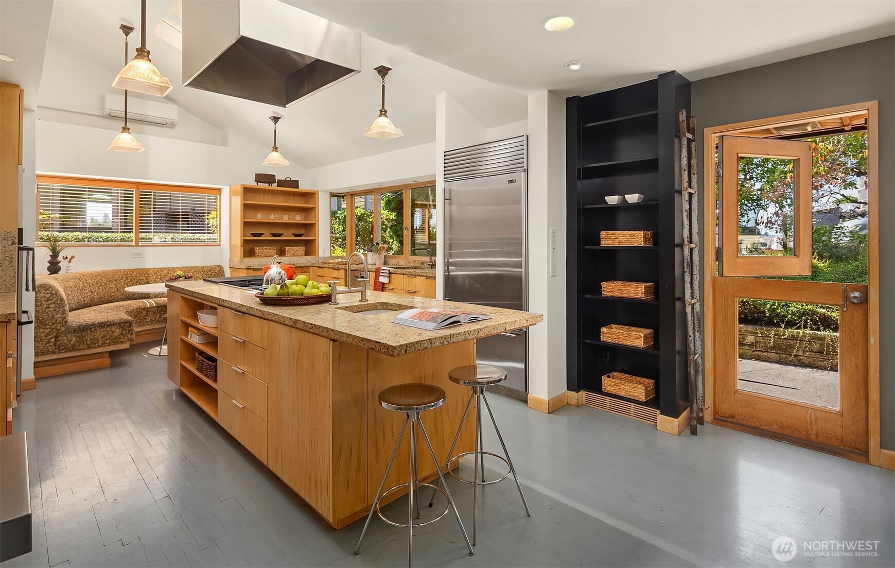 3023 E Laurelhurst Drive NE