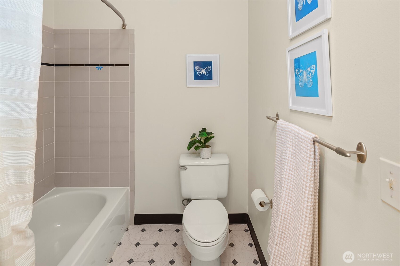 2414 1st Avenue Unit: 304