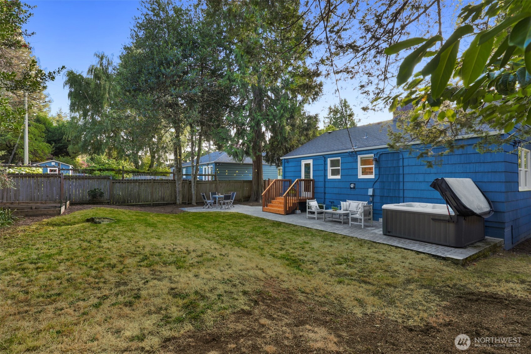8044 38th Avenue NE