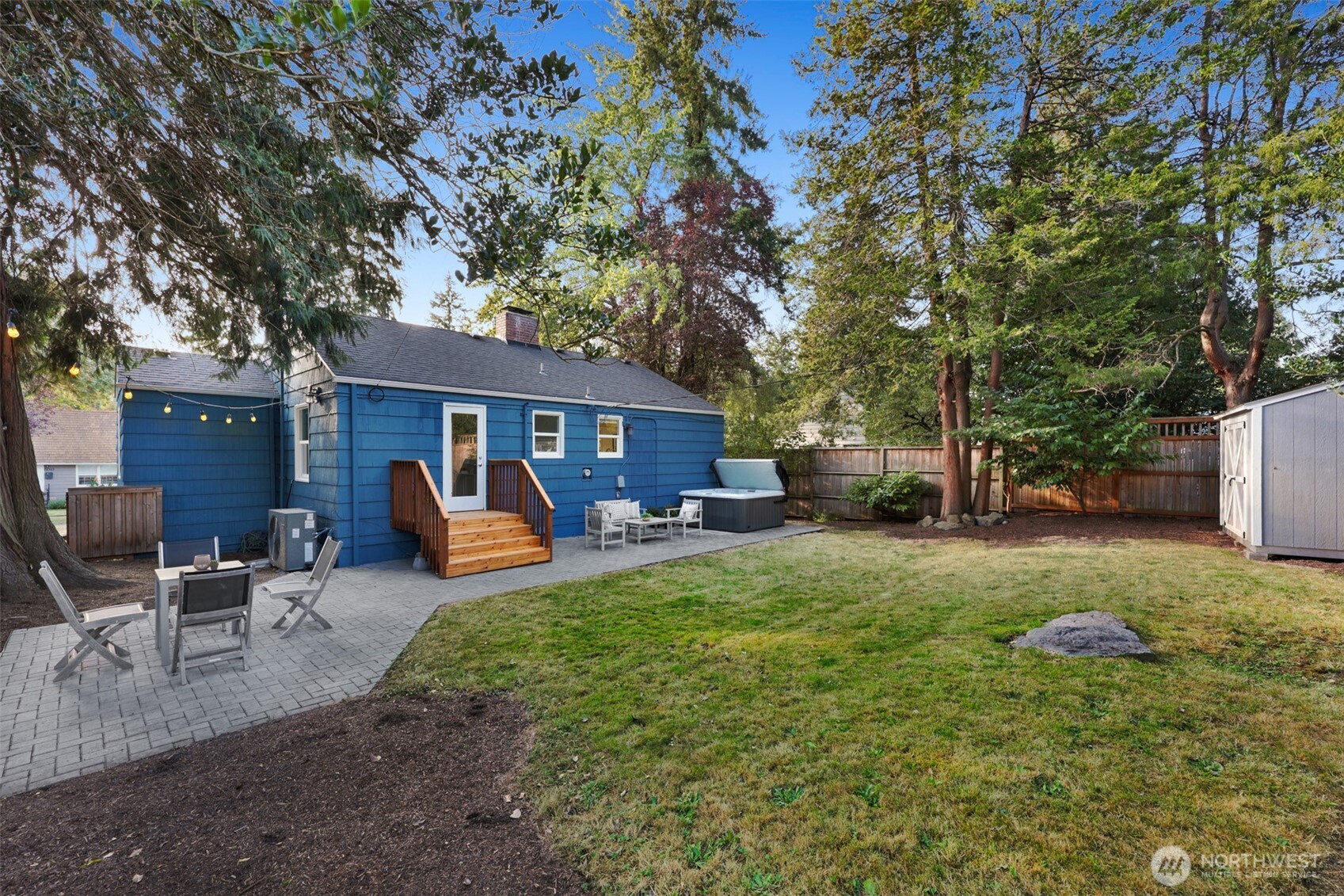 8044 38th Avenue NE
