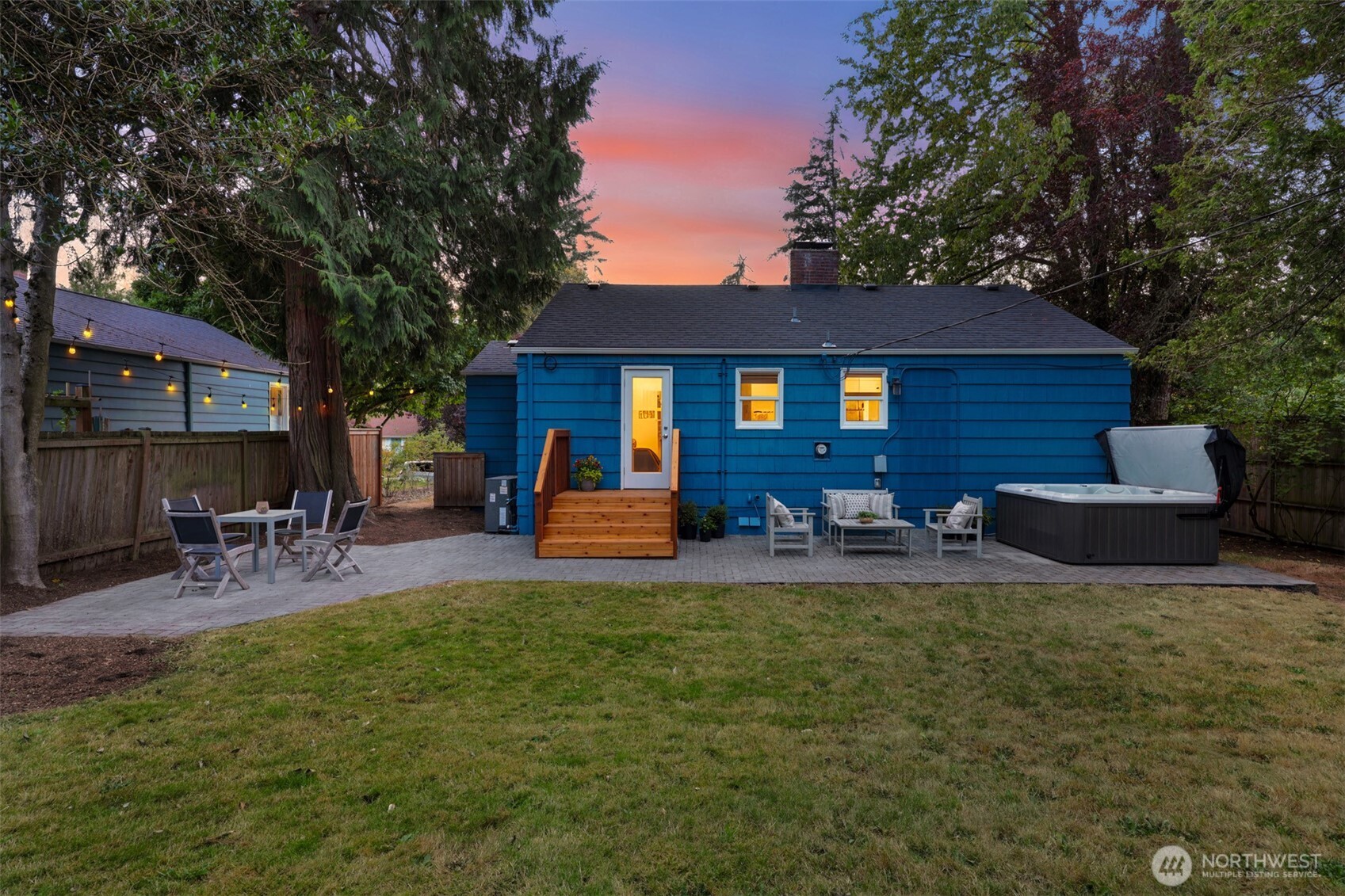 8044 38th Avenue NE
