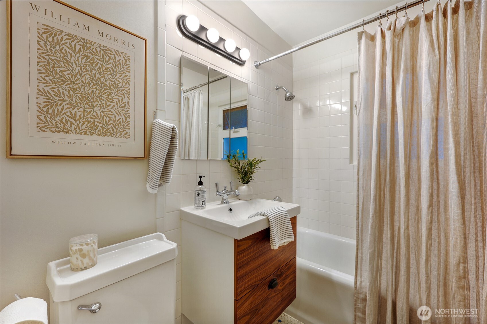 214 16th Avenue E Unit: 102