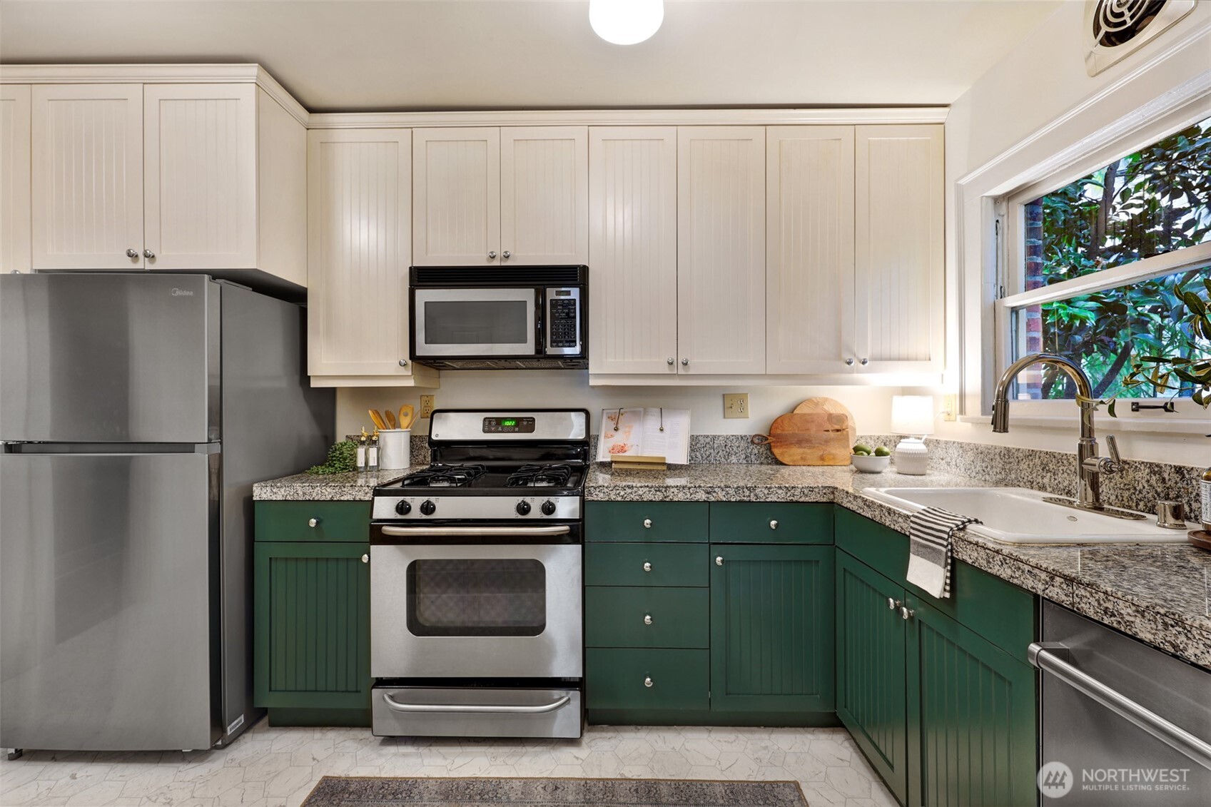 214 16th Avenue E Unit: 102