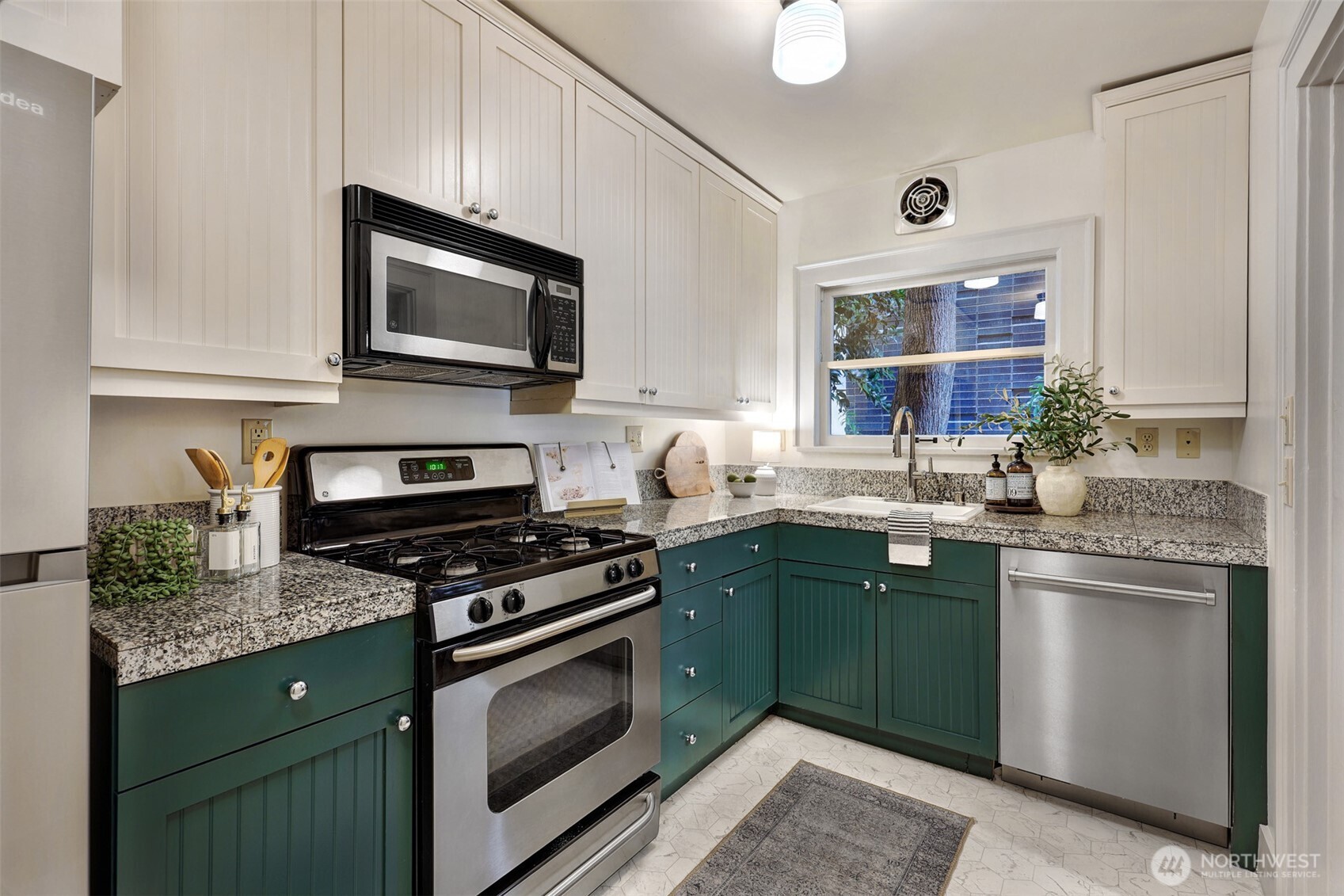 214 16th Avenue E Unit: 102