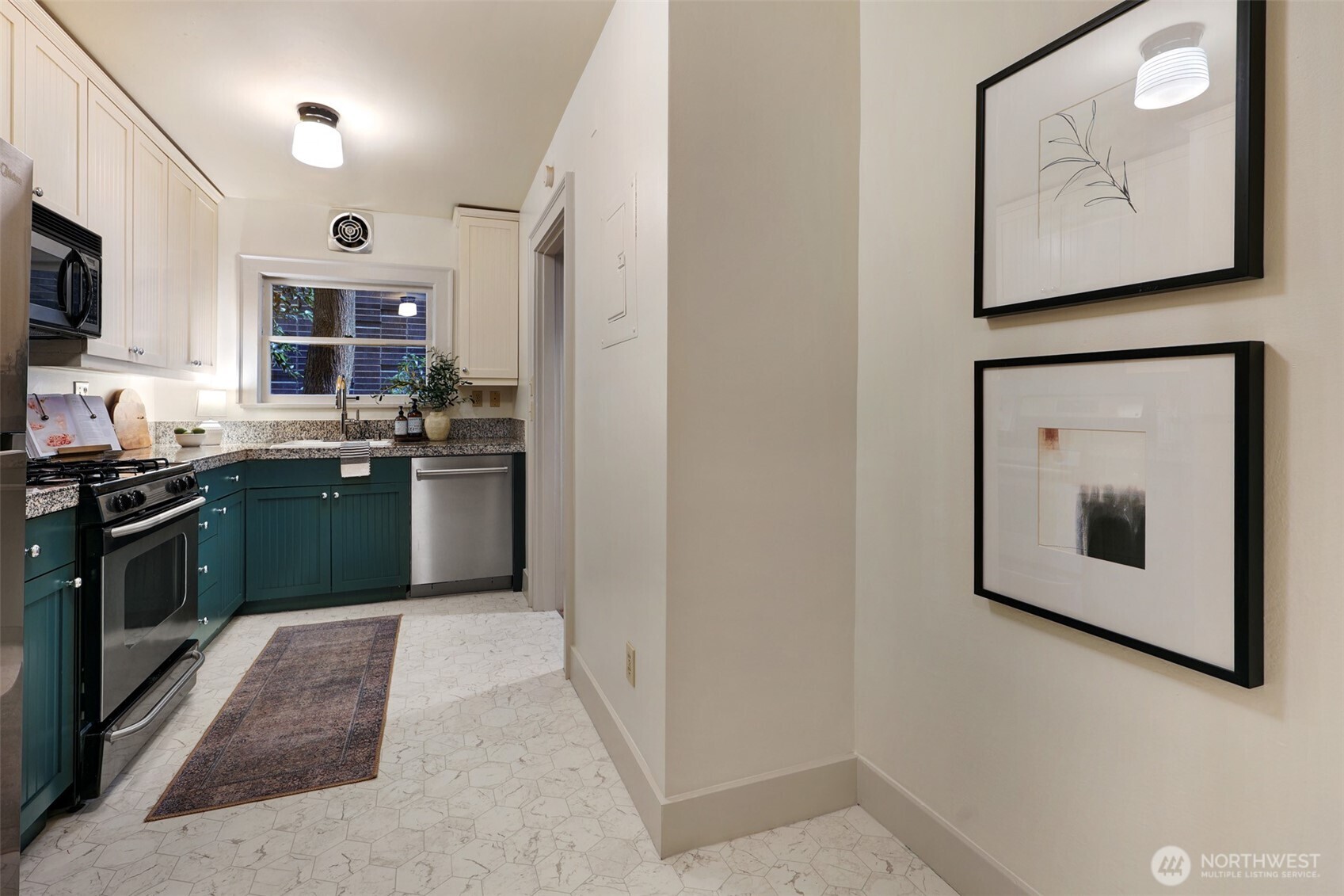 214 16th Avenue E Unit: 102