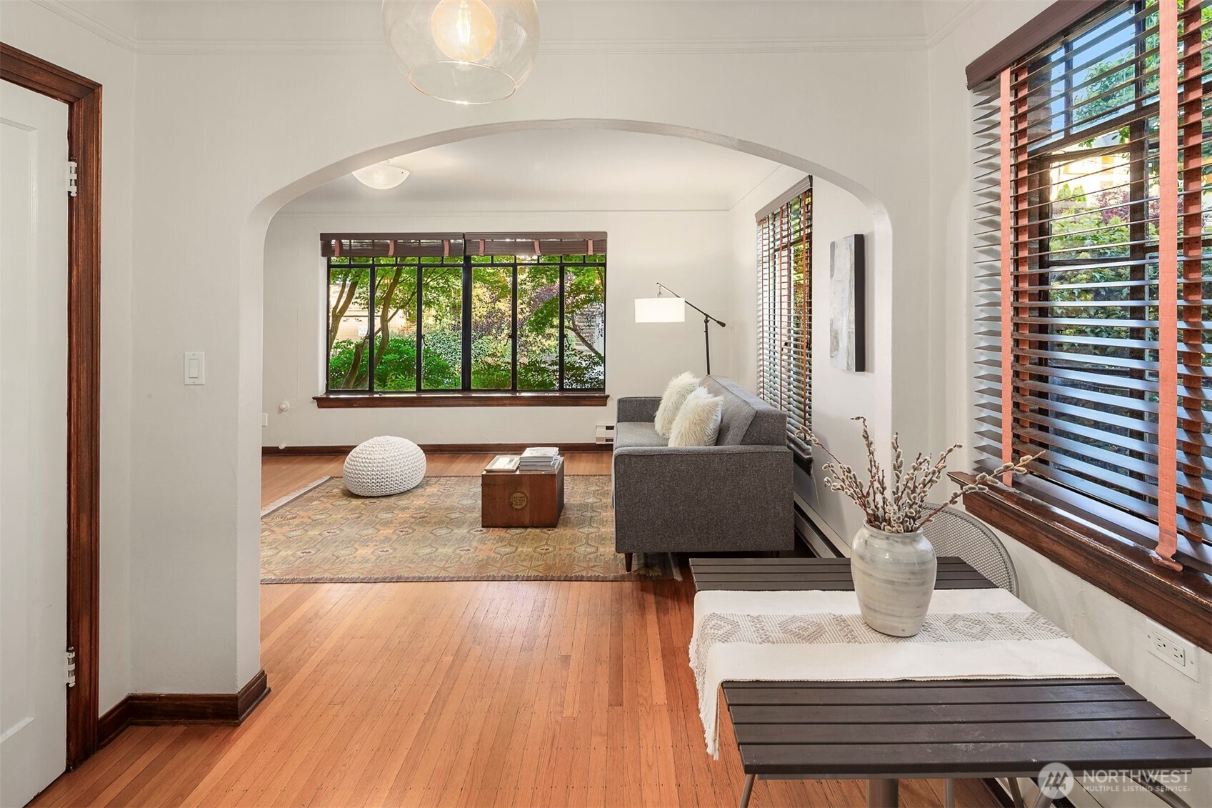 3121 Franklin Avenue E Unit: 2