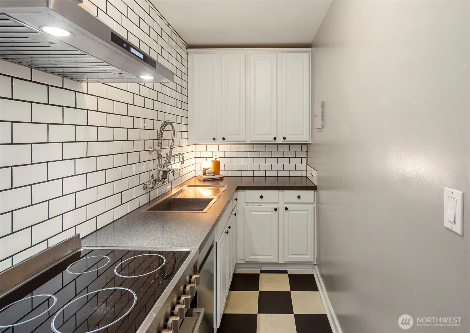 3121 Franklin Avenue E Unit: 2