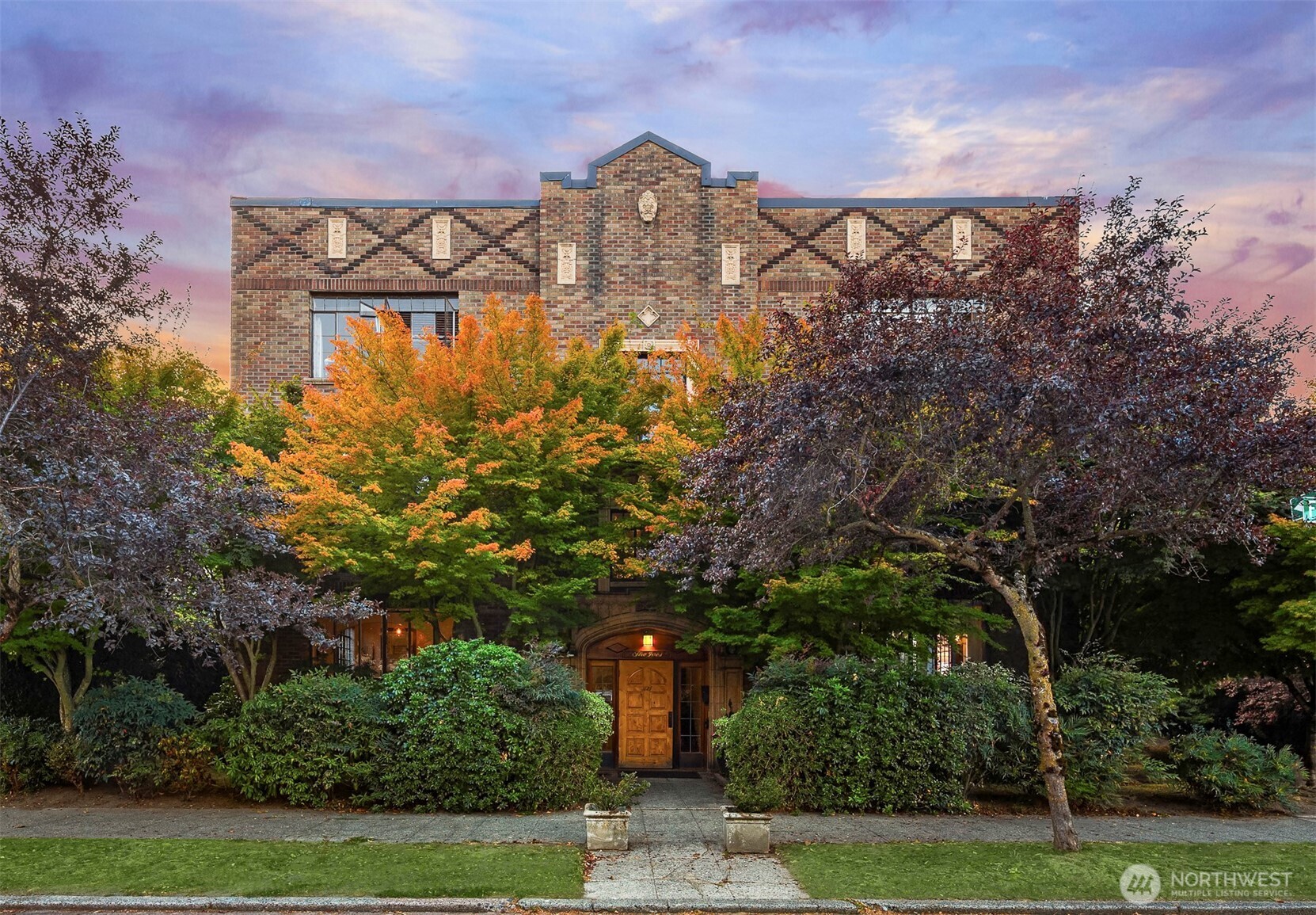 3121 Franklin Avenue E Unit: 2