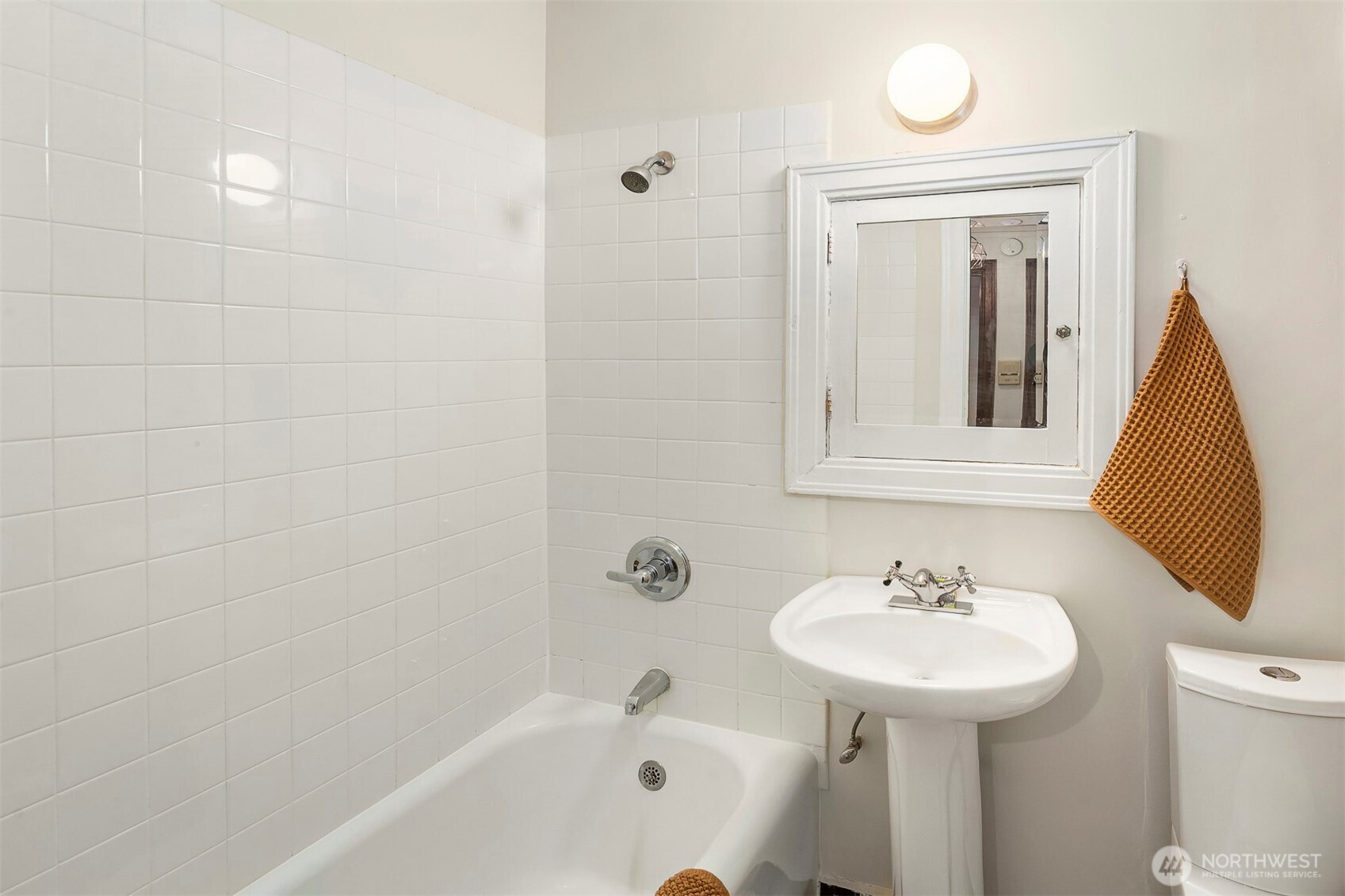 3121 Franklin Avenue E Unit: 2
