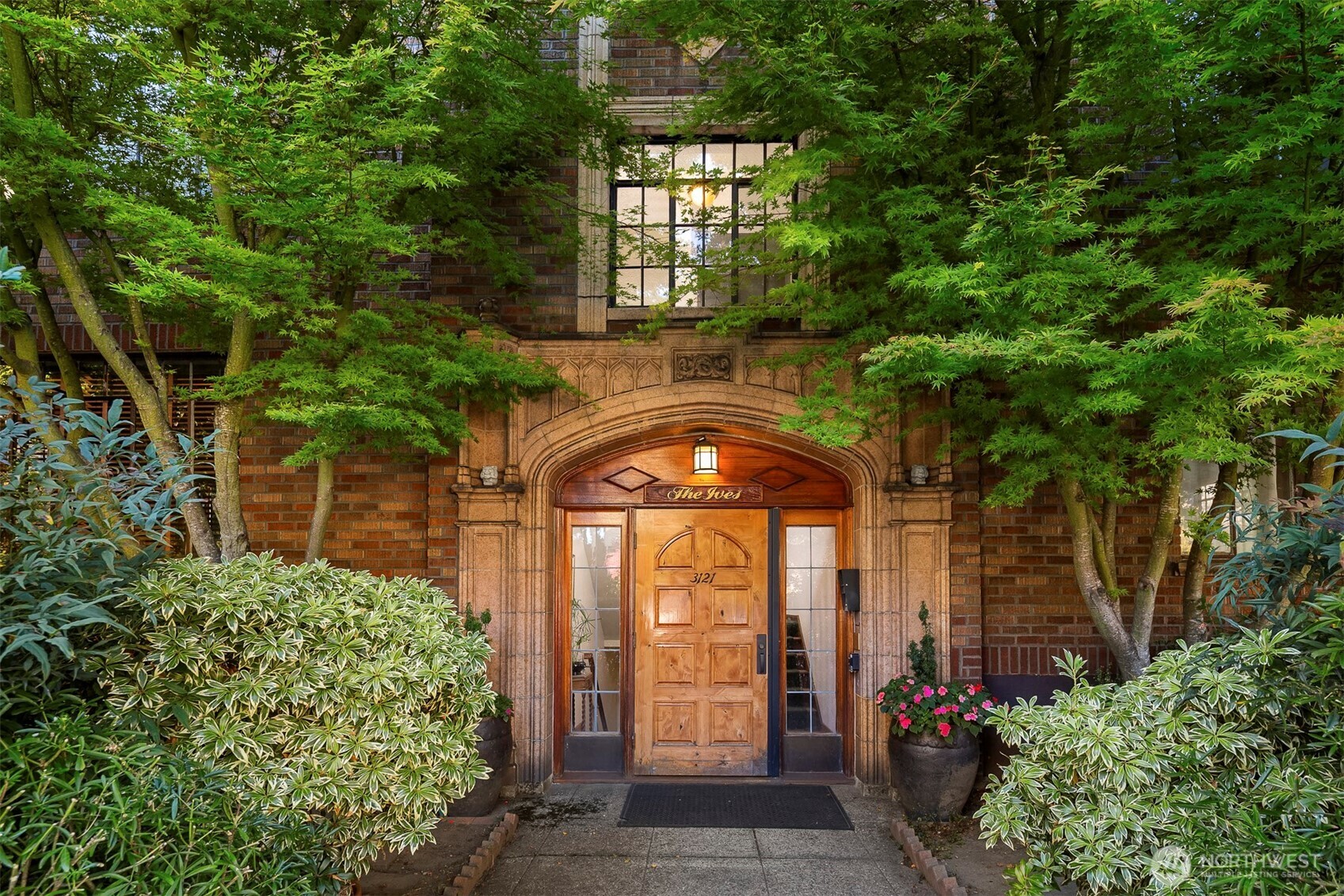 3121 Franklin Avenue E Unit: 2