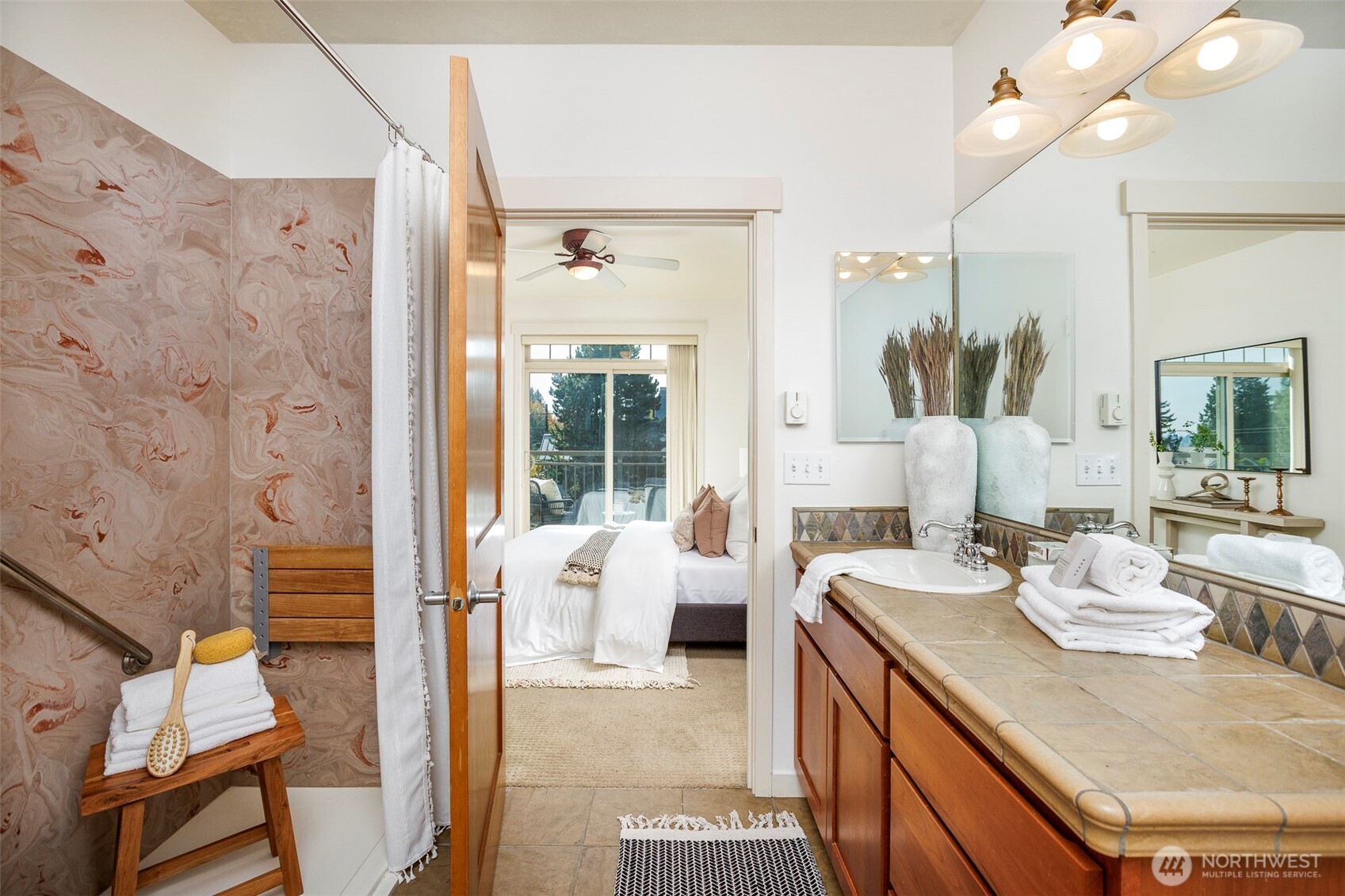 6015 Phinney Avenue N Unit: 409