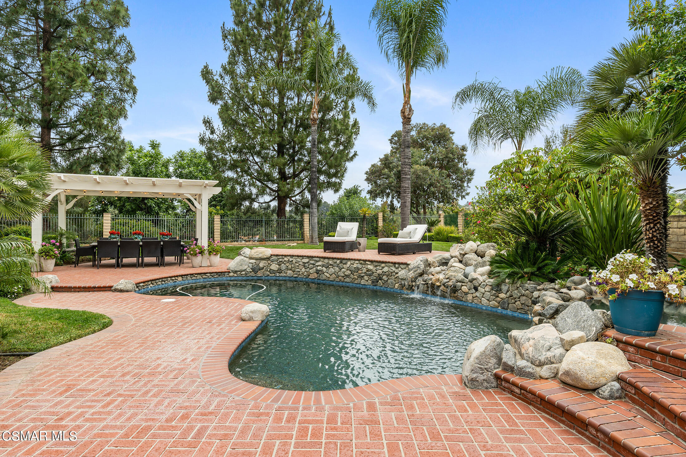 725 Bluegrass Street