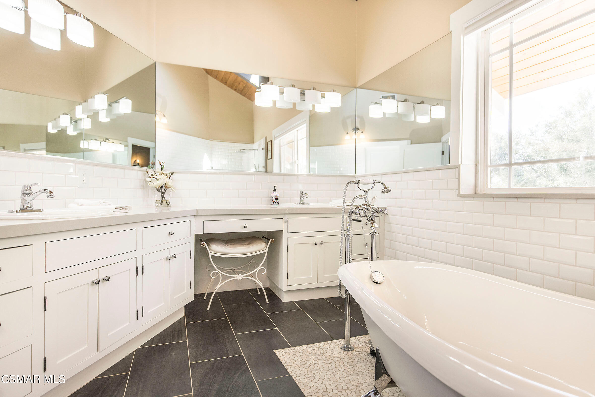 8451 Roseland Avenue