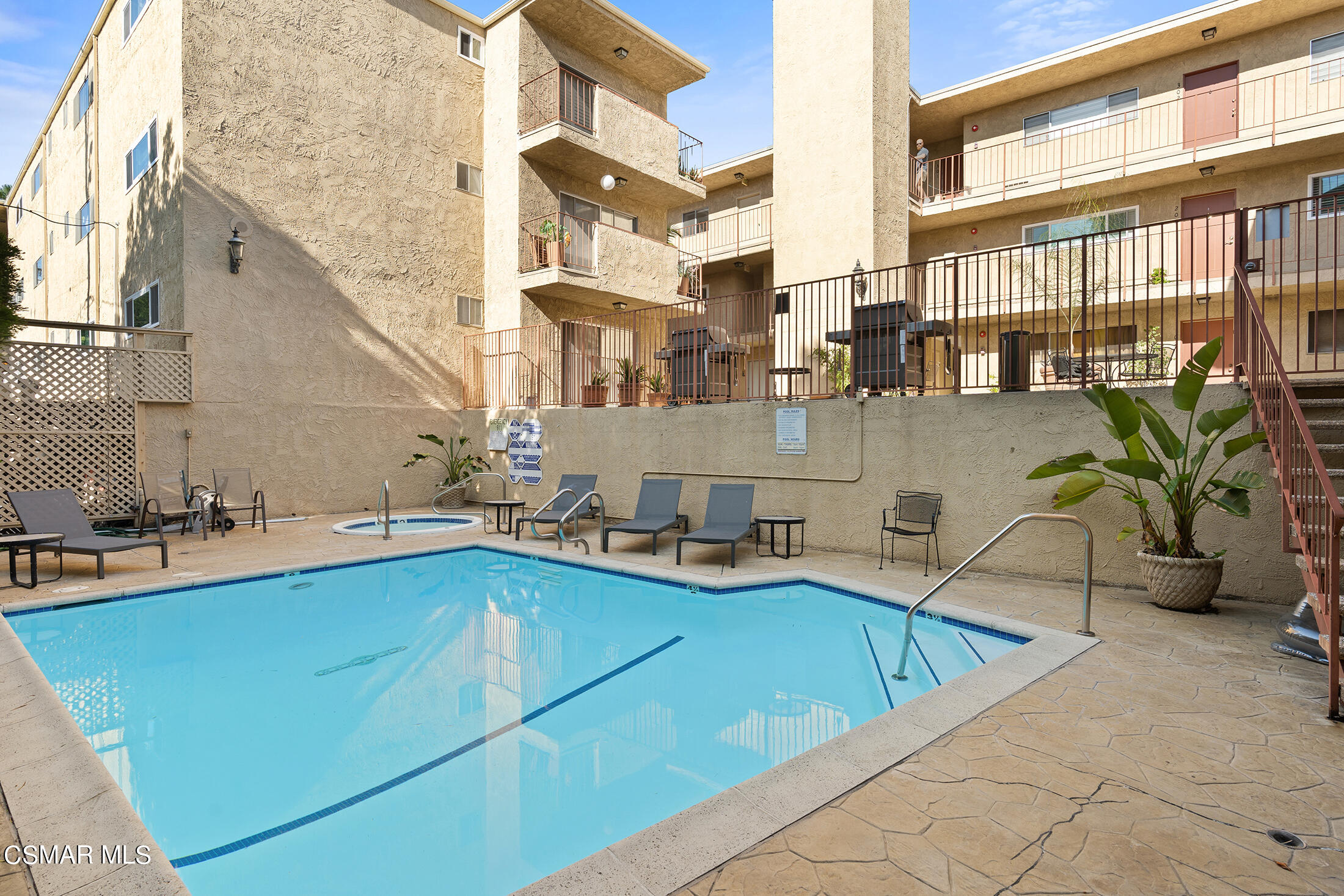 837 N West Knoll Drive, 117