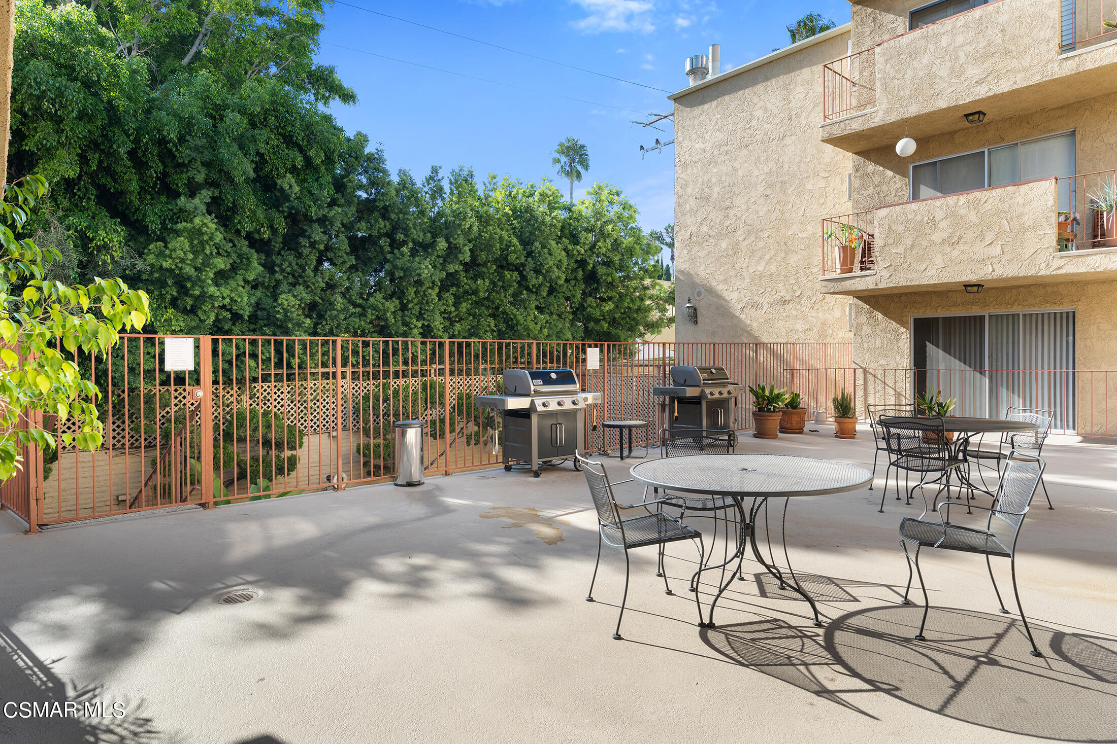 837 N West Knoll Drive, 117