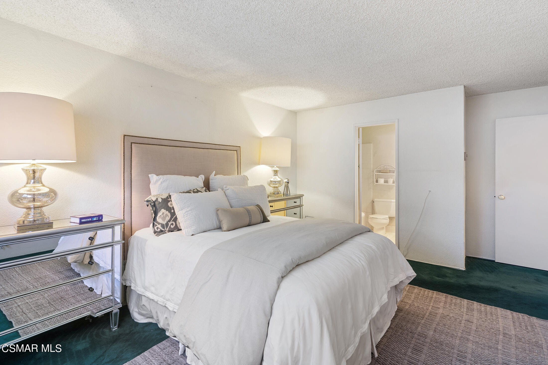 837 N West Knoll Drive, 117