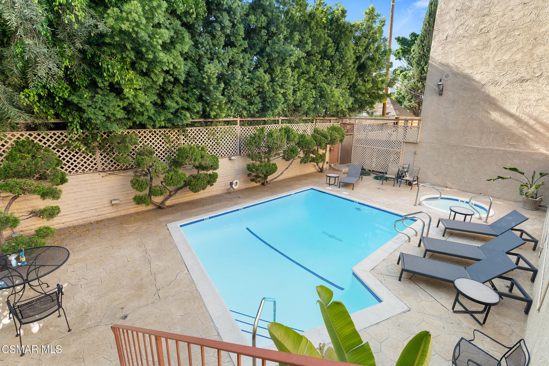 837 N West Knoll Drive, 117