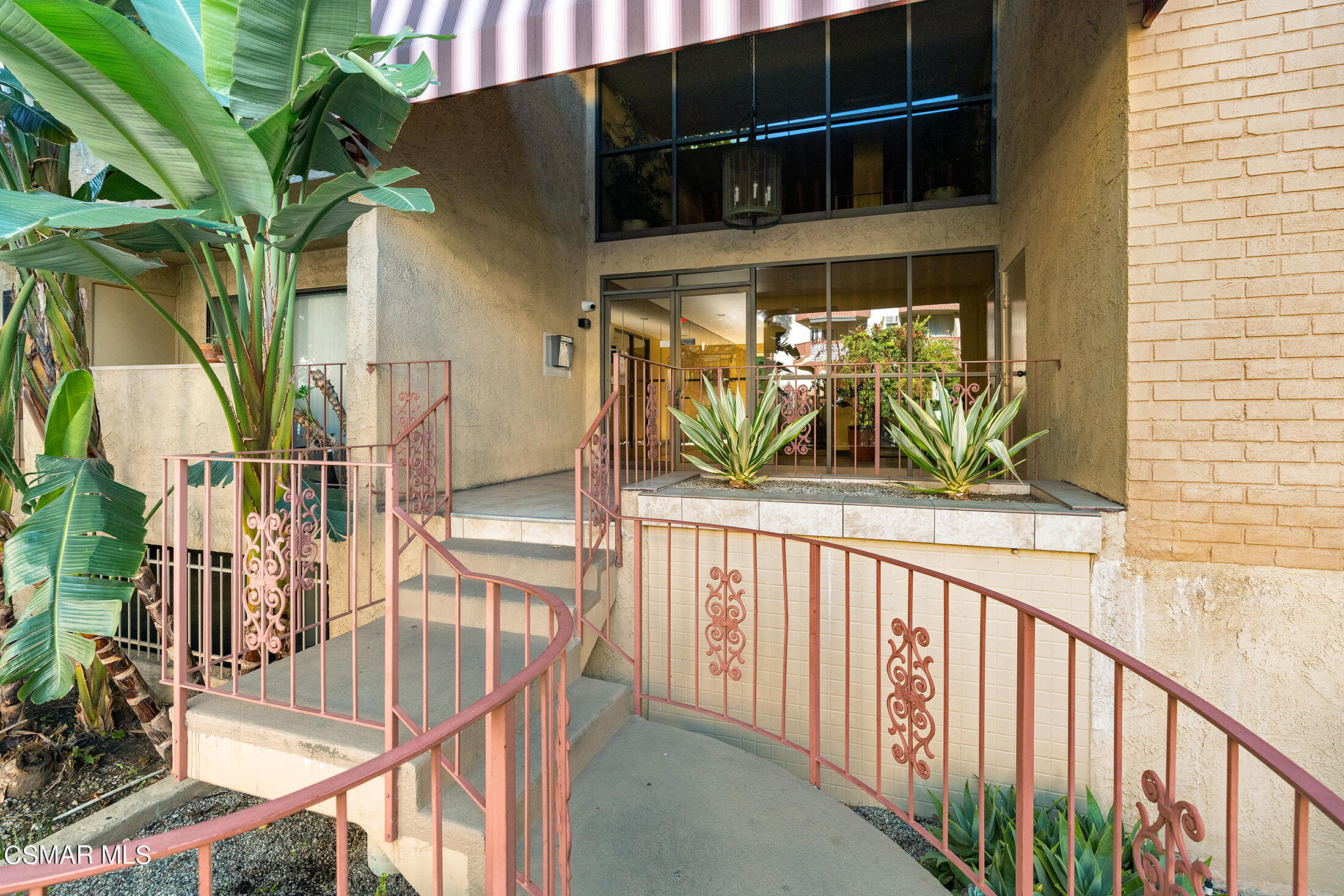 837 N West Knoll Drive, 117