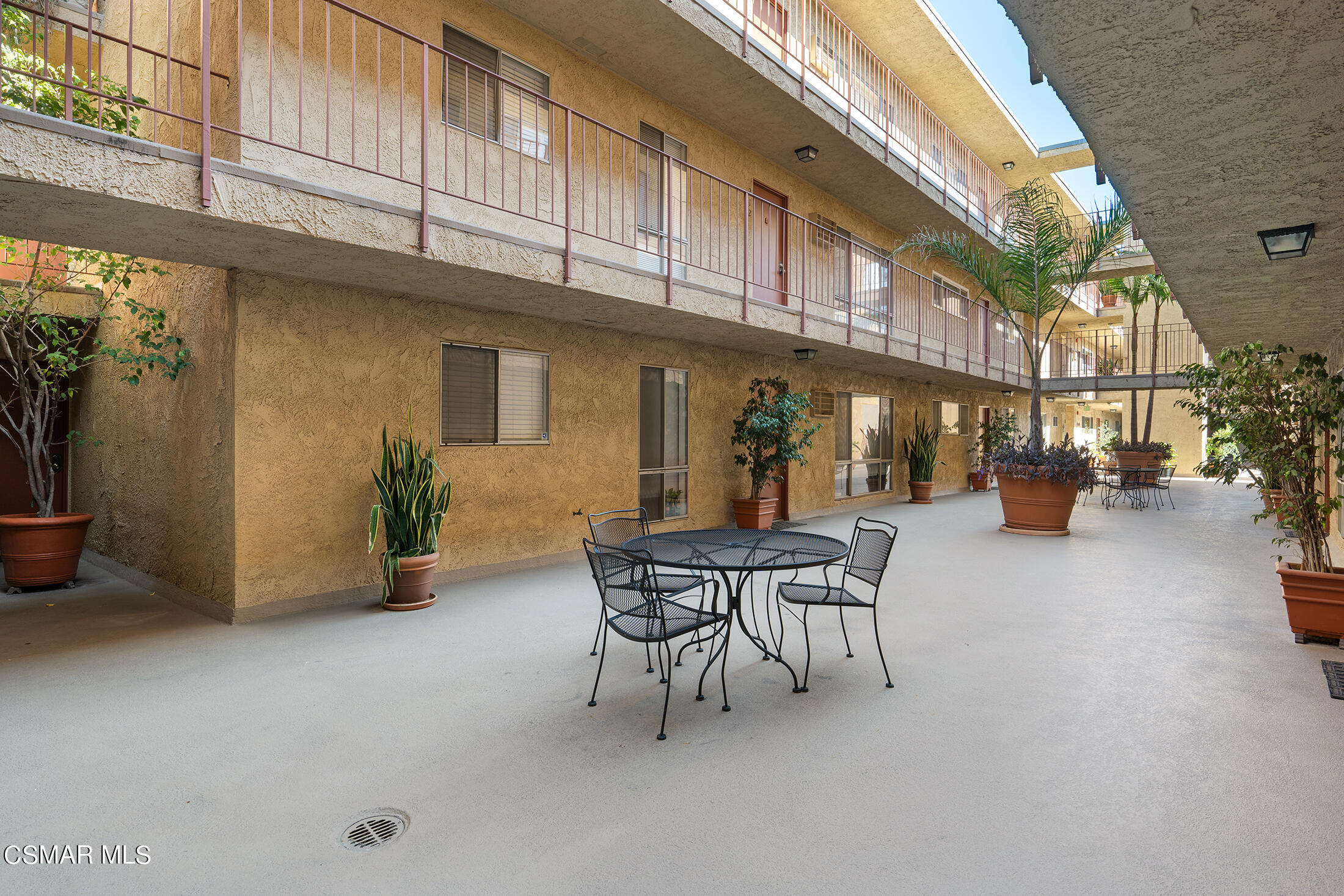 837 N West Knoll Drive, 117