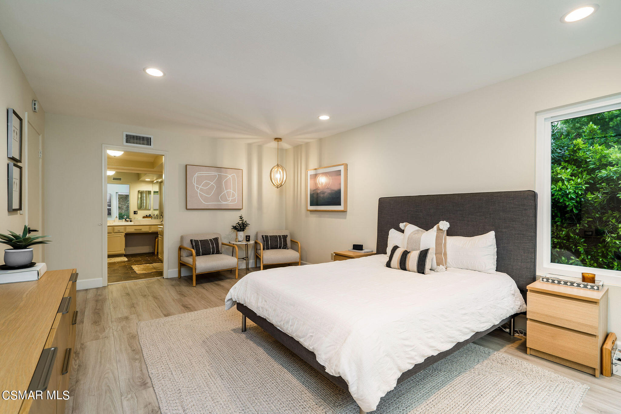 1588 Valecroft Avenue