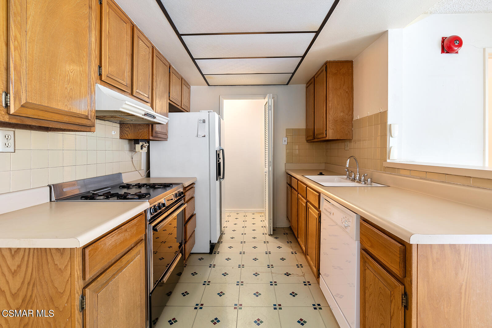 14607 Erwin Street, 106