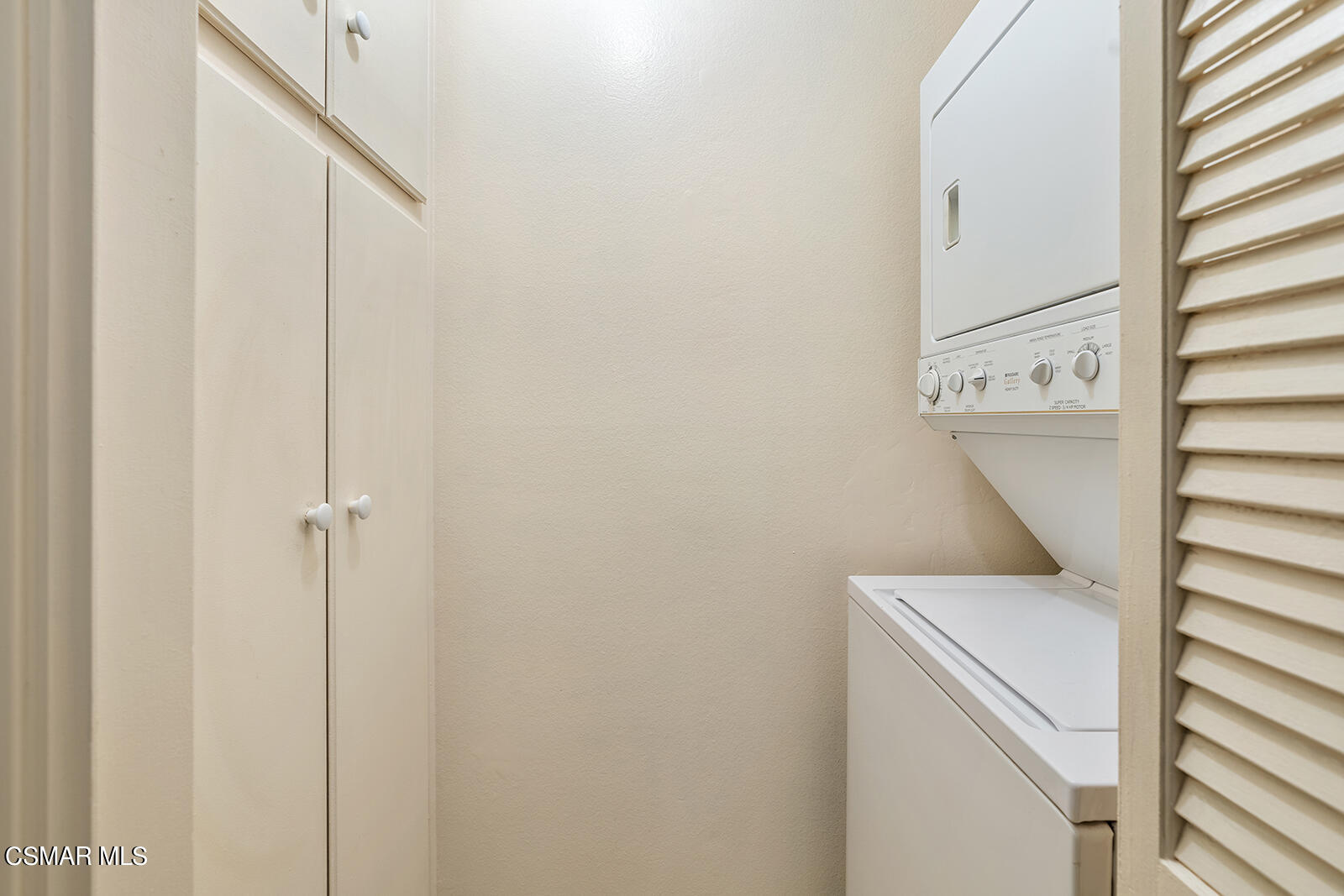 14607 Erwin Street, 106