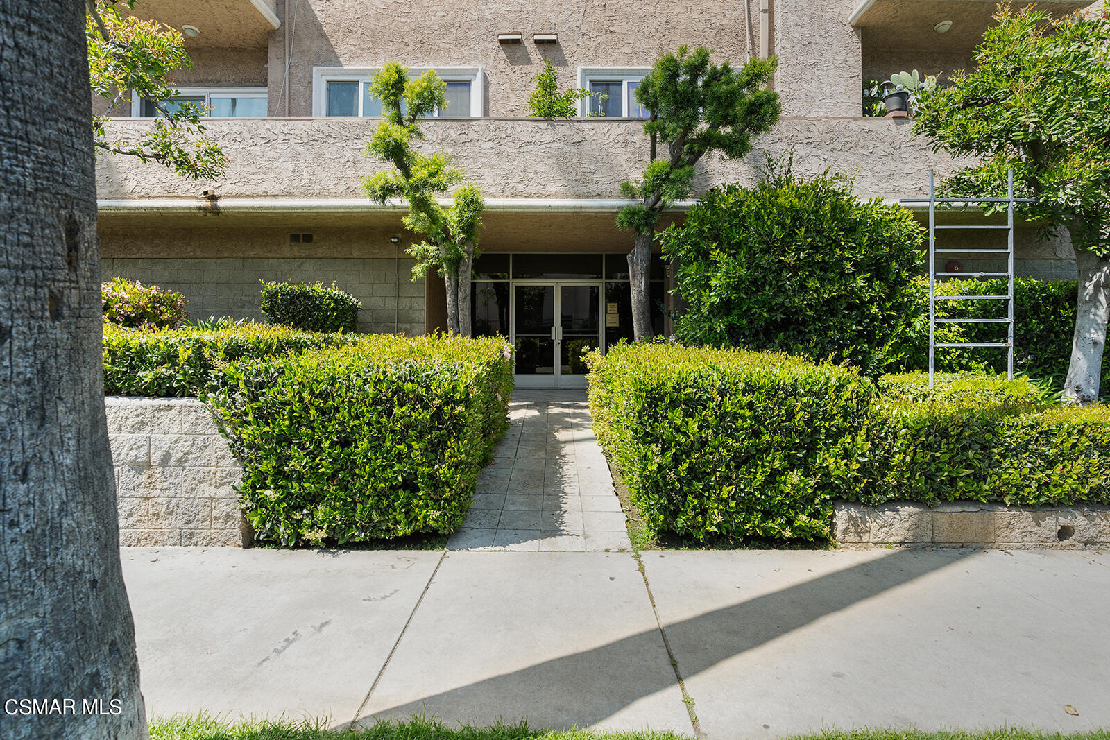 14607 Erwin Street, 106